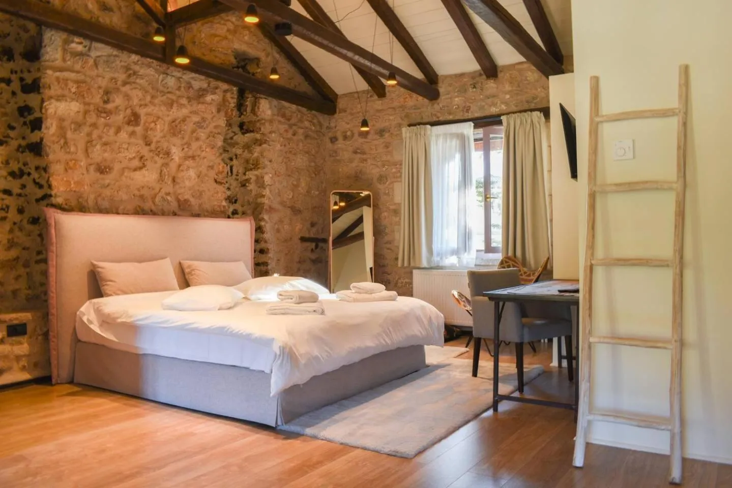 Bed in Secluded Mountain Refuge - Theonimfi Paradise Gem