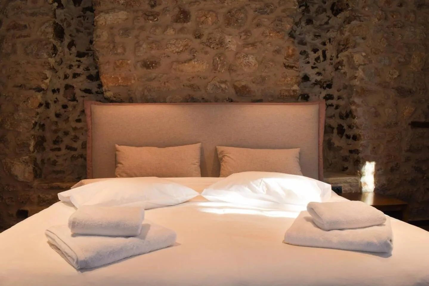 Bed in Secluded Mountain Refuge - Theonimfi Paradise Gem