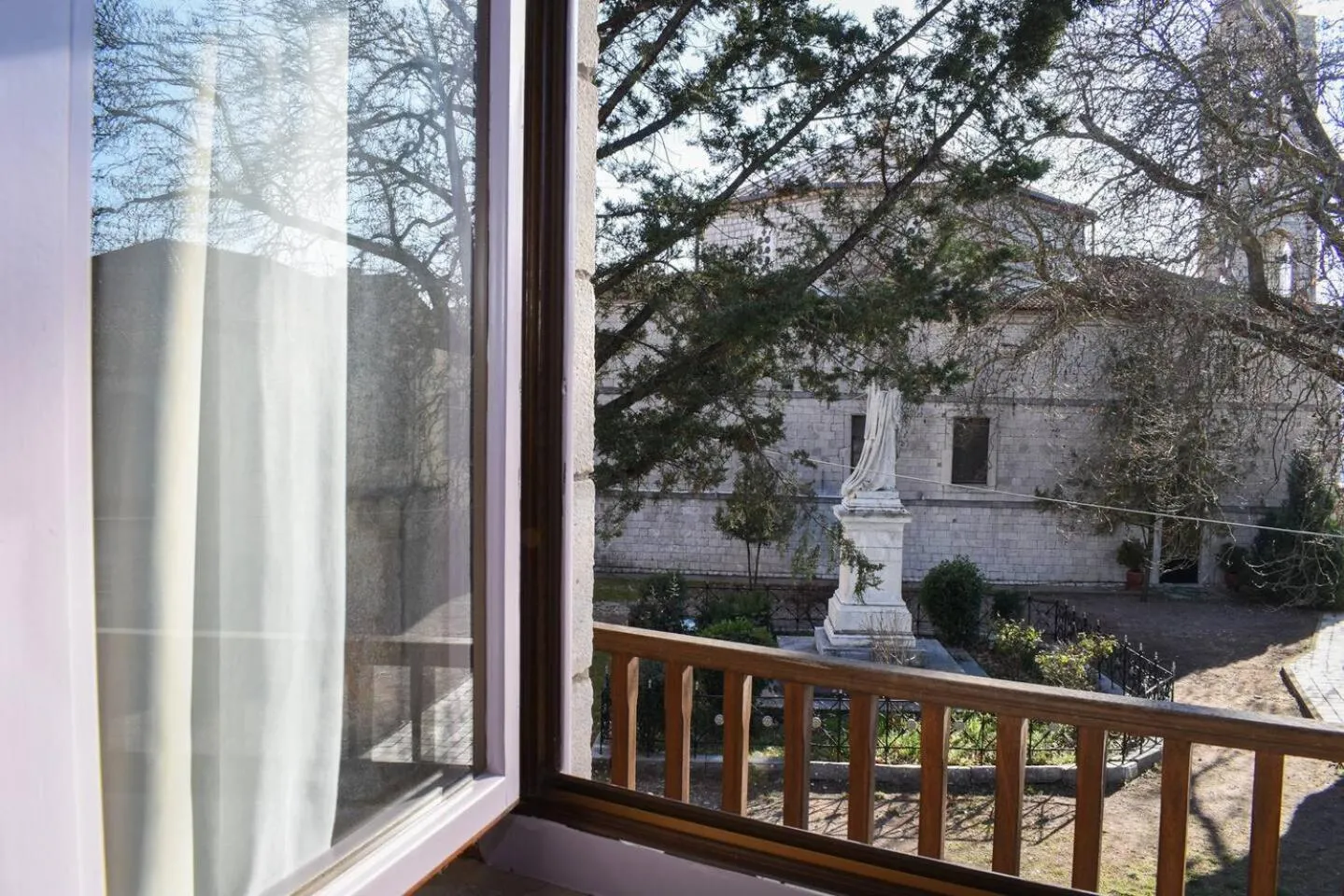 Garden view in Secluded Mountain Refuge - Theonimfi Paradise Gem