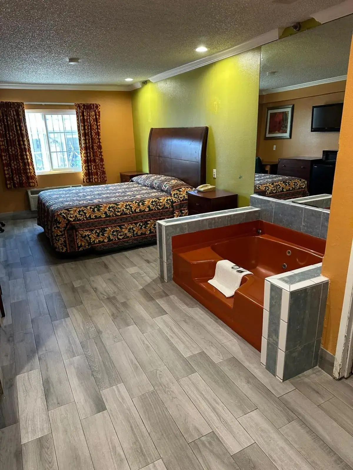 Bedroom in Heritage inn and suites Bedroom in Heritage inn and suites