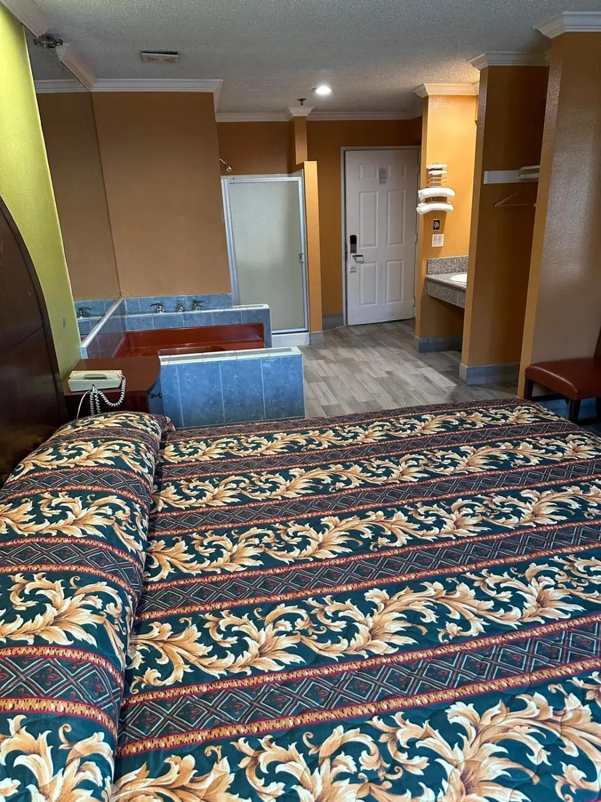 Bedroom in Heritage inn and suites Bedroom in Heritage inn and suites