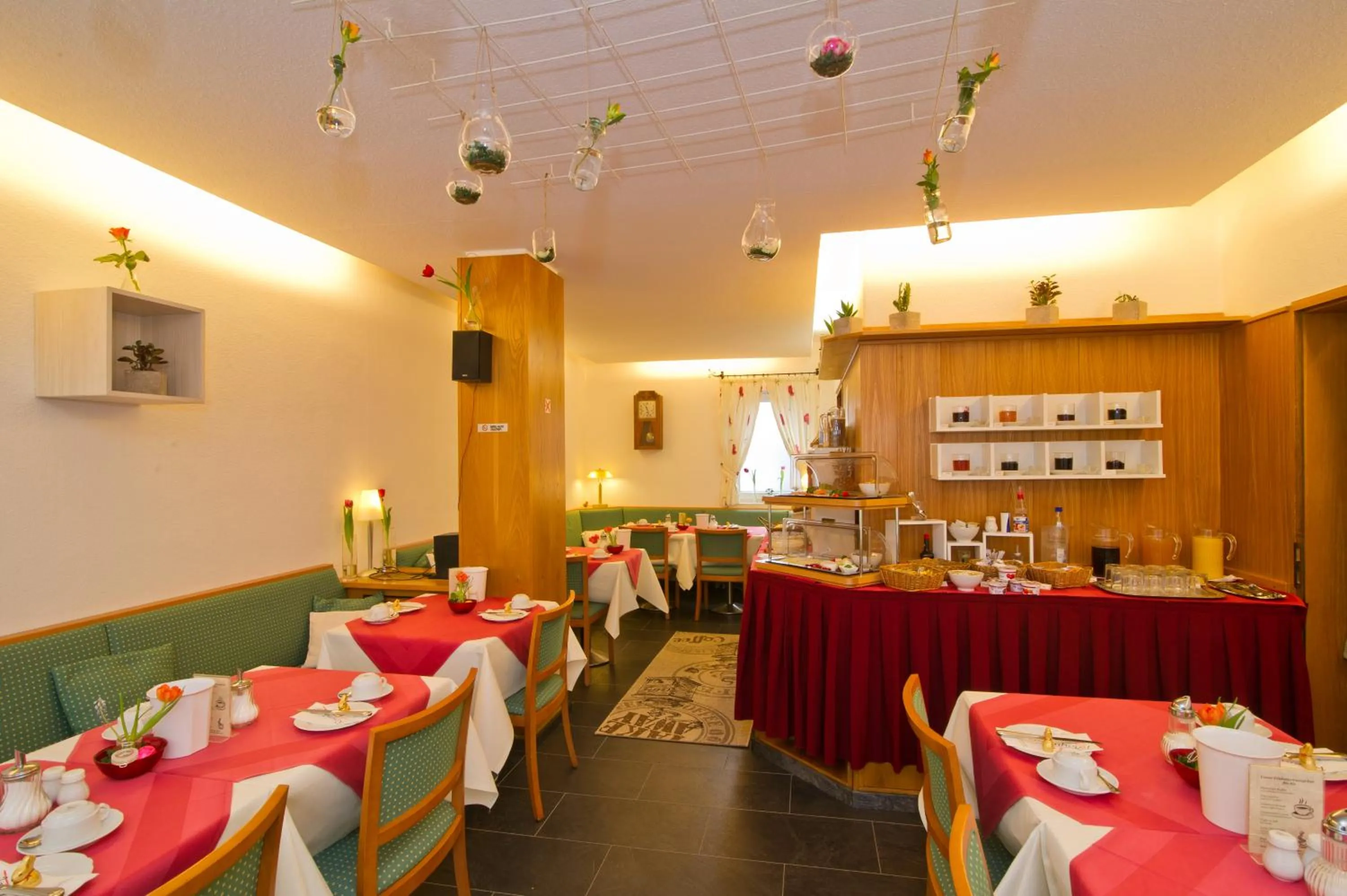 Restaurant/places to eat in Rosenhotel