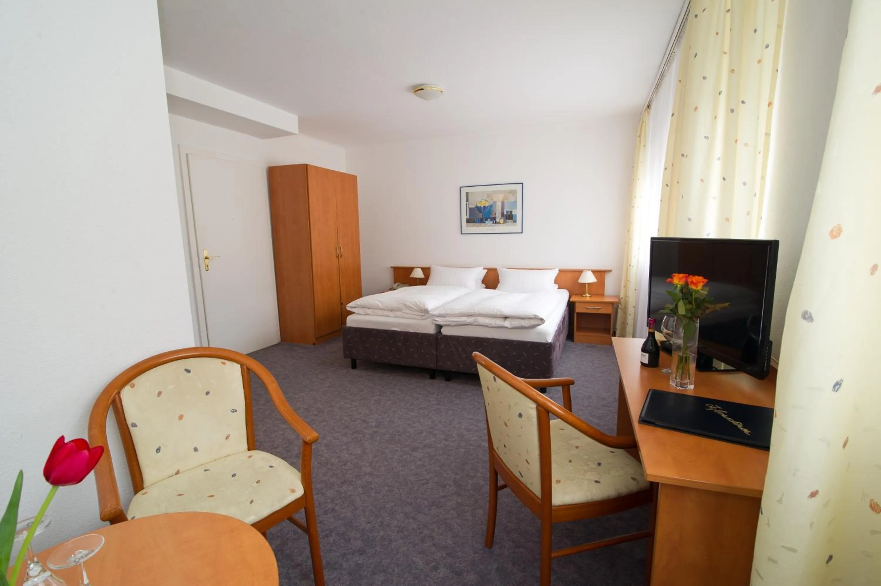 Photo of the whole room, Bed in Rosenhotel