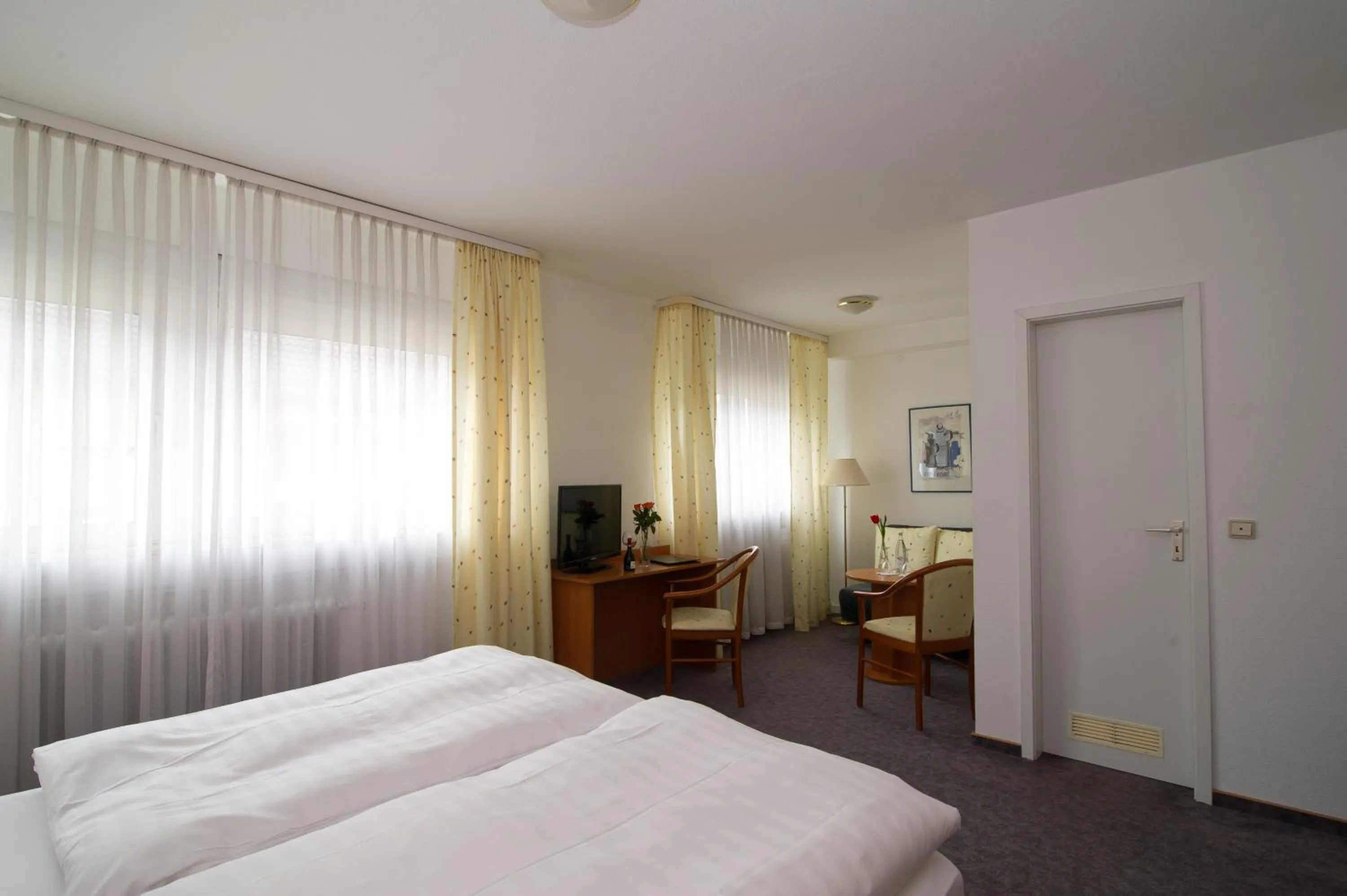 Photo of the whole room, Bed in Rosenhotel