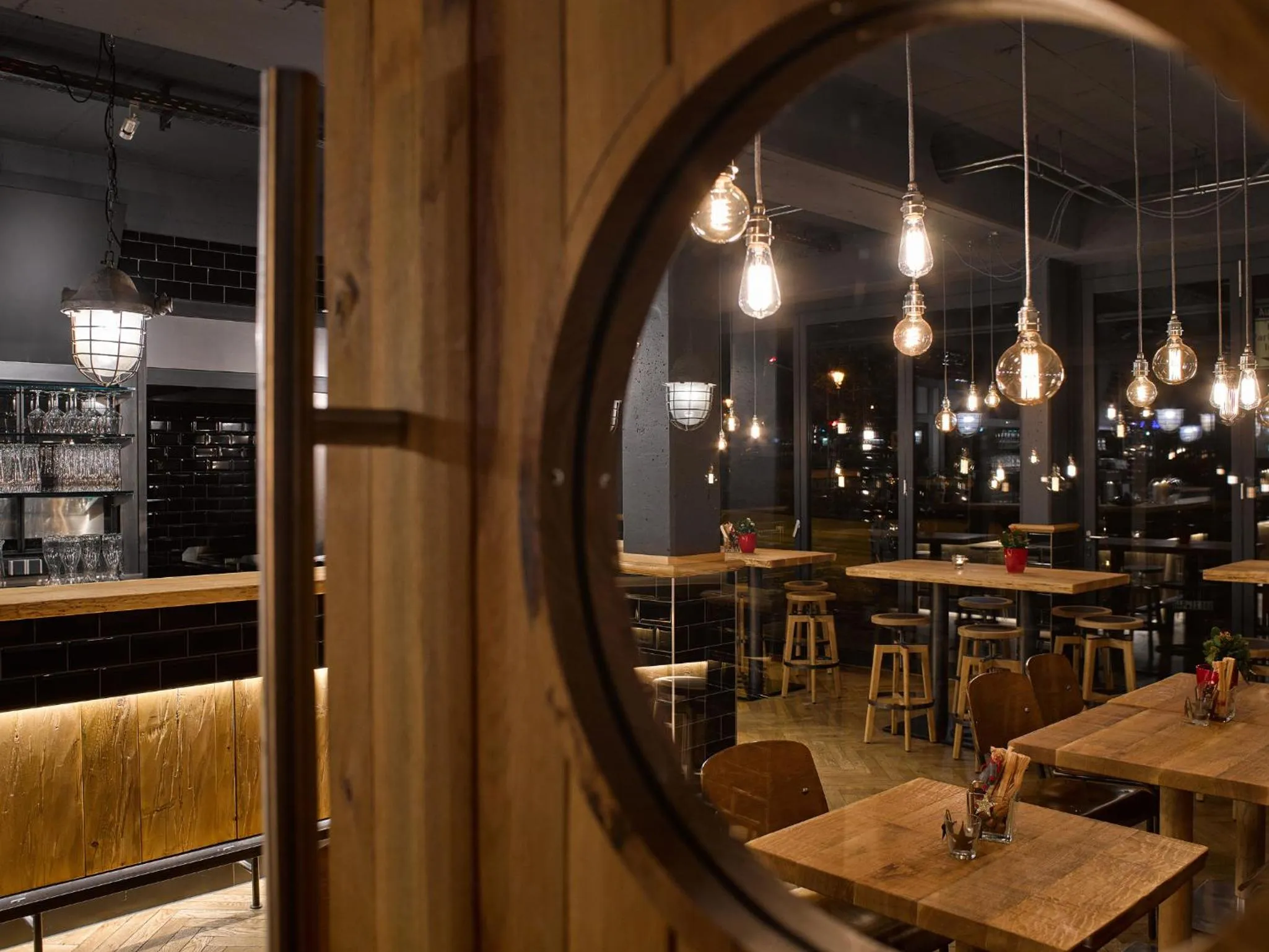 Restaurant/places to eat in Hotel Königshof