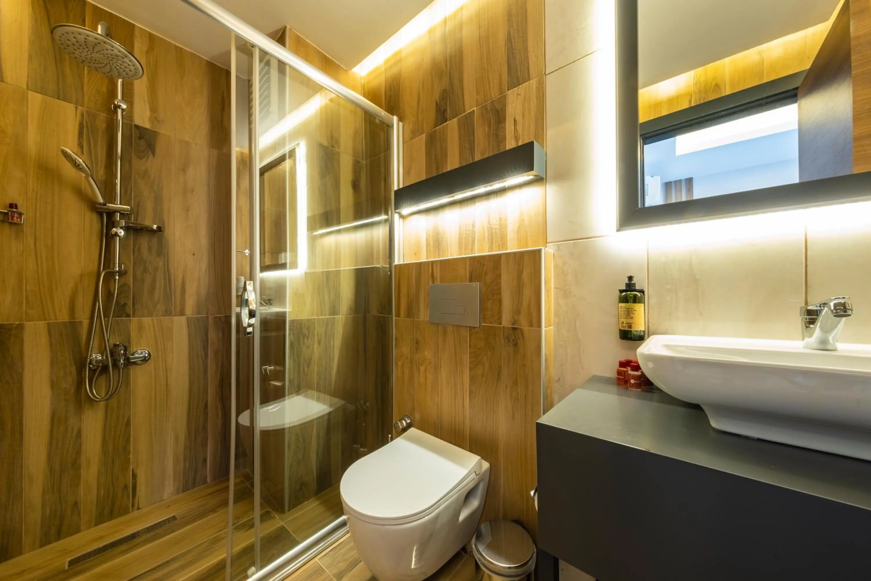 Shower in RUSH HOTEL İSTANBUL