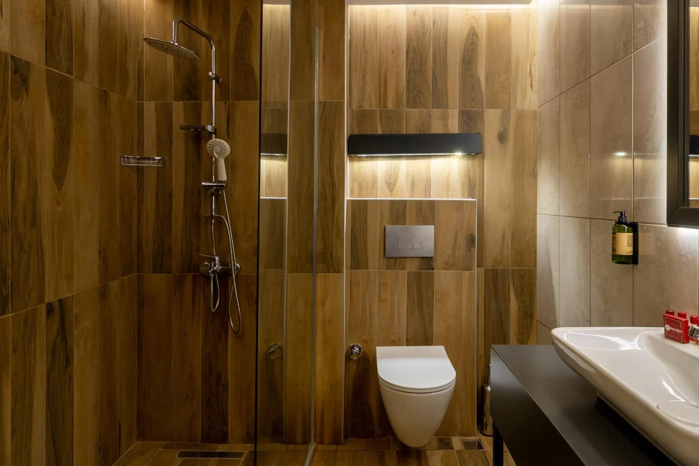 Shower in RUSH HOTEL İSTANBUL