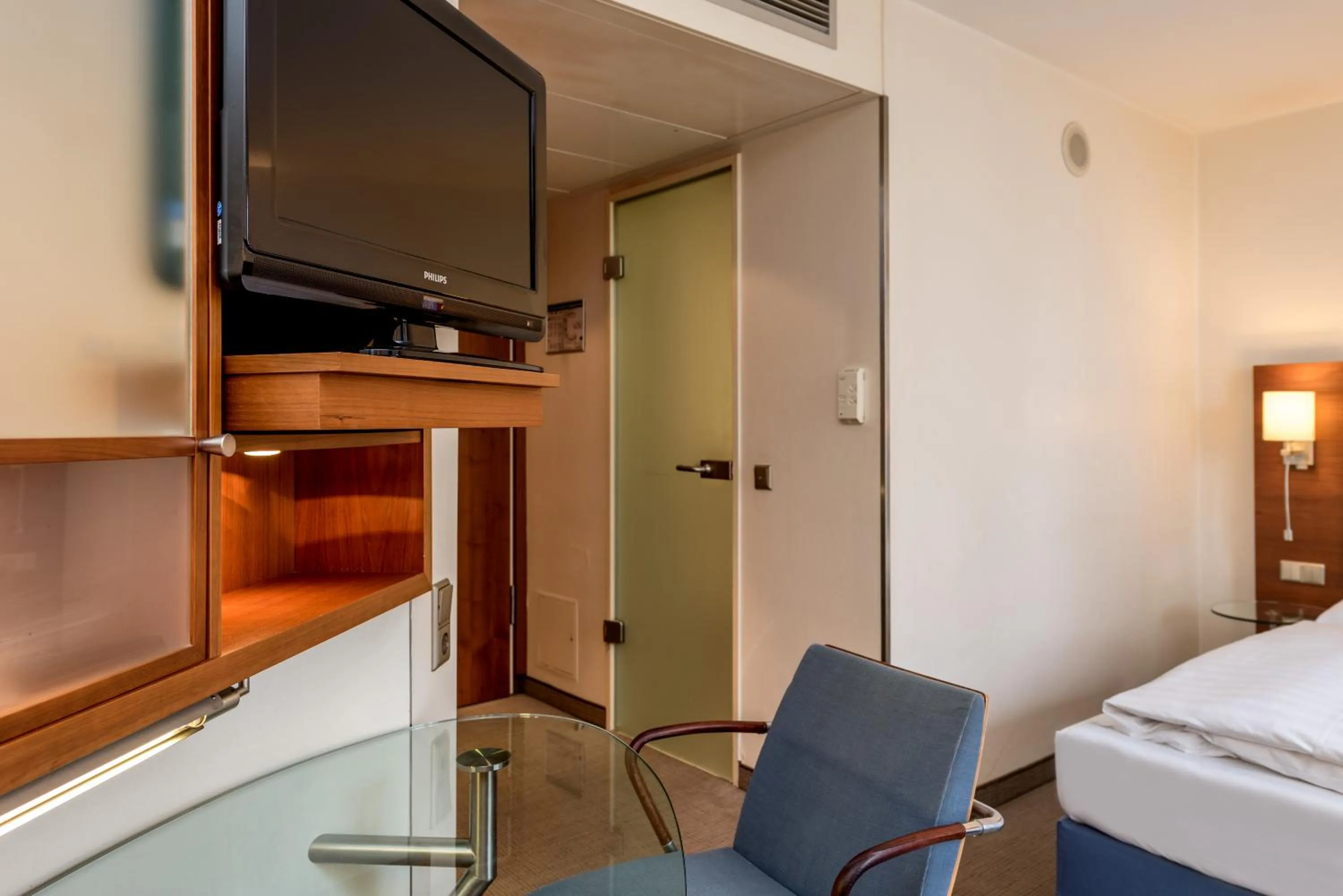 Photo of the whole room, Bed in Mercure Hotel München Airport Freising