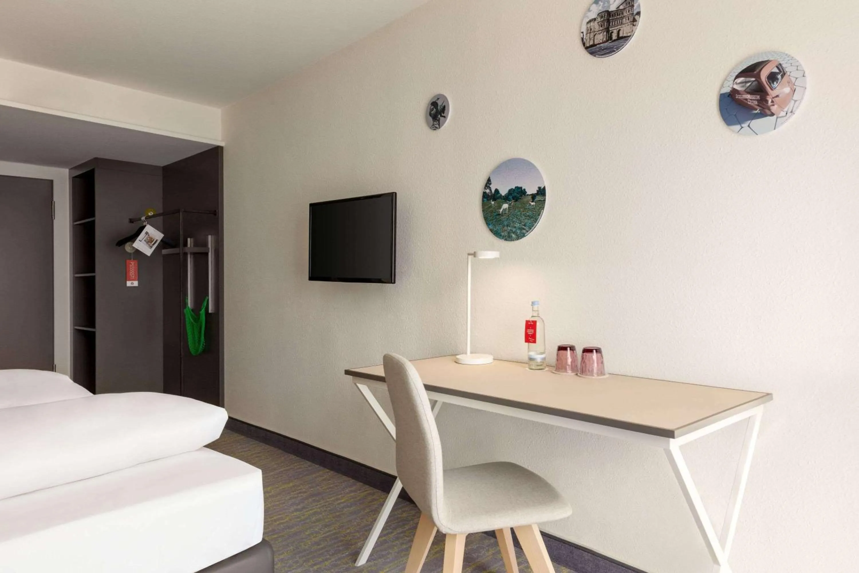 Photo of the whole room, Bed in Vienna House Easy by Wyndham Trier