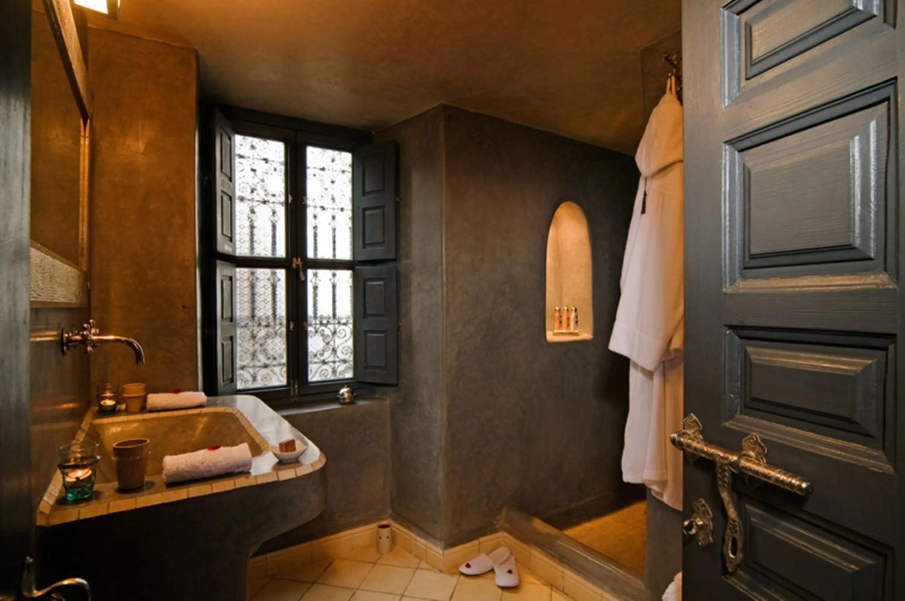 Bathroom, Bed in Riad Cinnamon by Marrakech Riad
