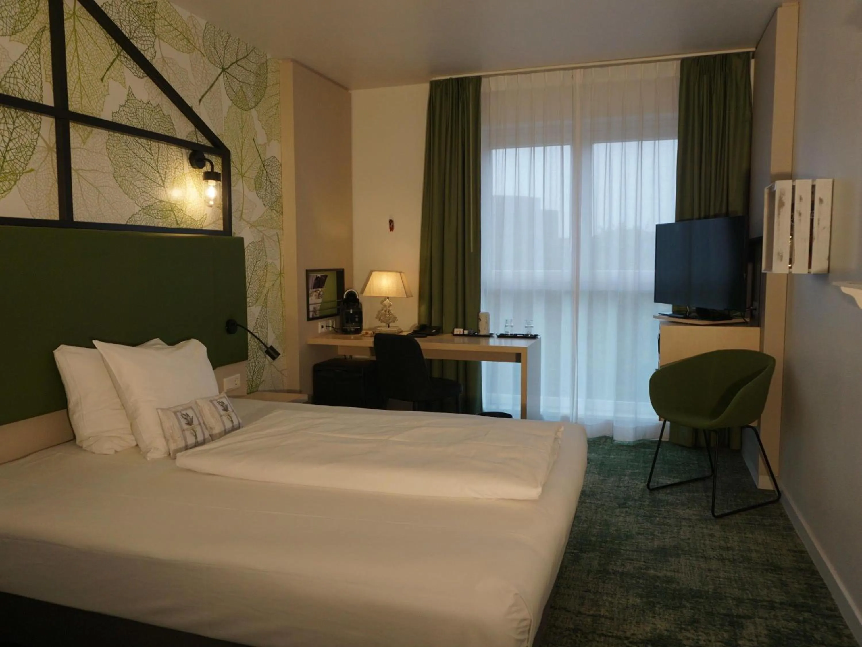 Bedroom, Bed in Mercure Hotel Hannover Mitte