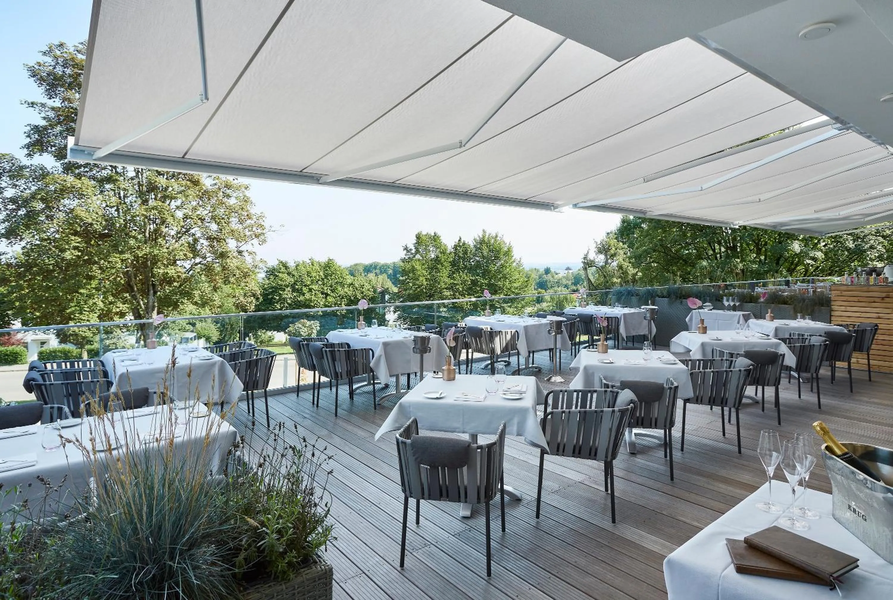 Restaurant/places to eat in SCOTTY & EMILY Hotel Ulm