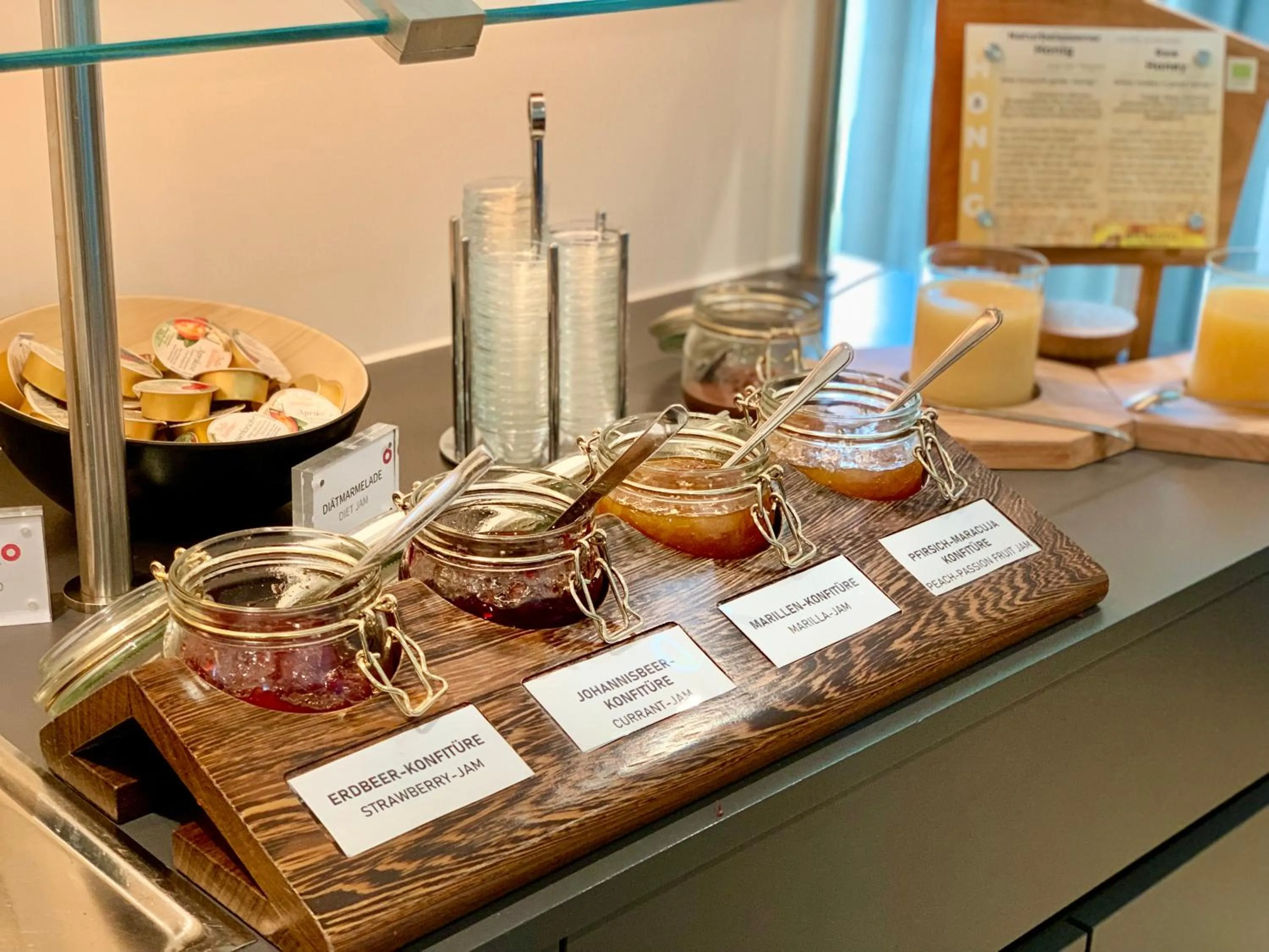 Buffet breakfast in SCOTTY & EMILY Hotel Ulm