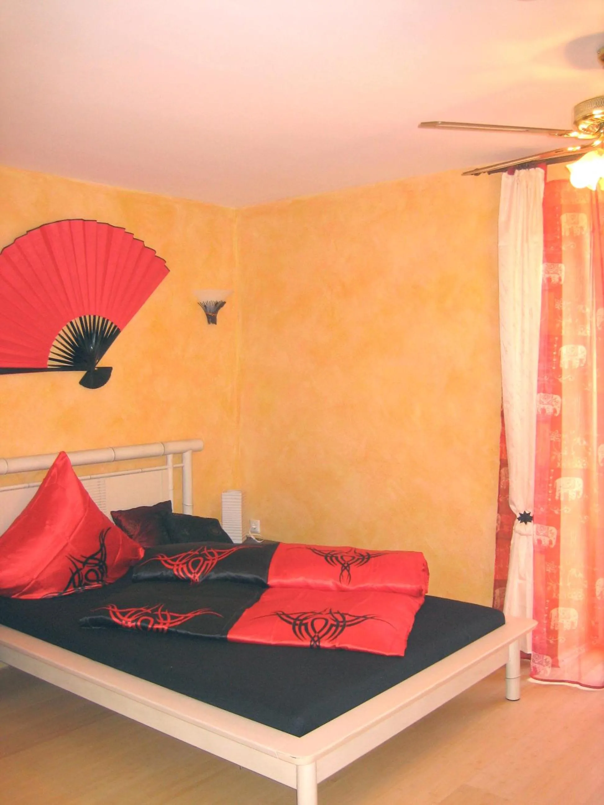 Bedroom, Bed in Cleo´s Hotel Kallstadt