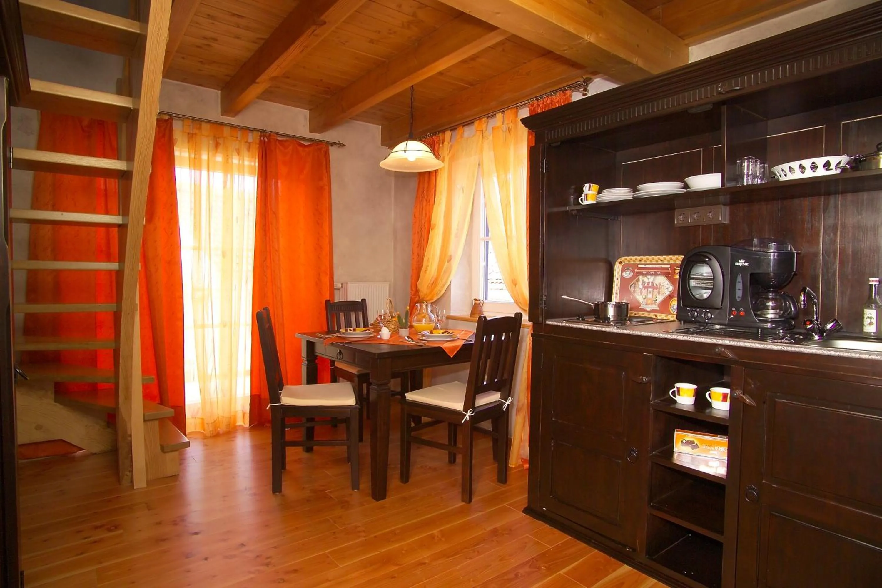 Kitchen or kitchenette in Cleo´s Hotel Kallstadt