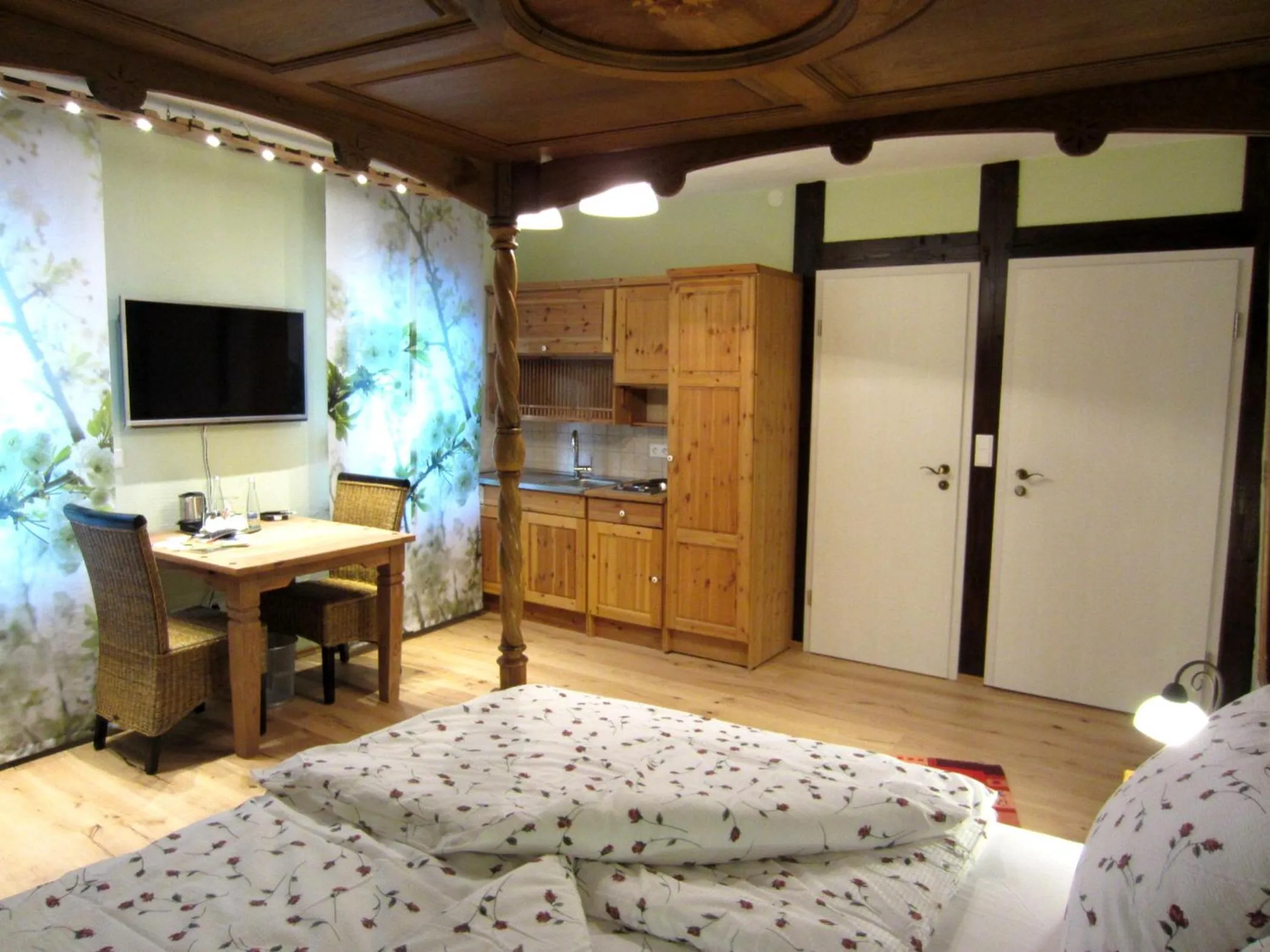 Kitchen or kitchenette in Cleo´s Hotel Kallstadt