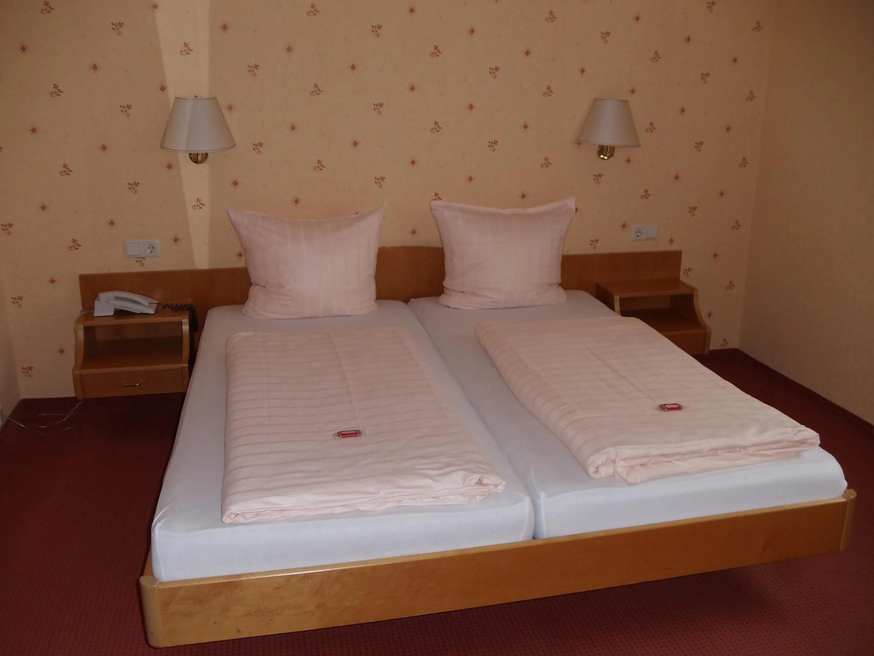 Bedroom, Bed in Hotel Restaurant Weisbrod
