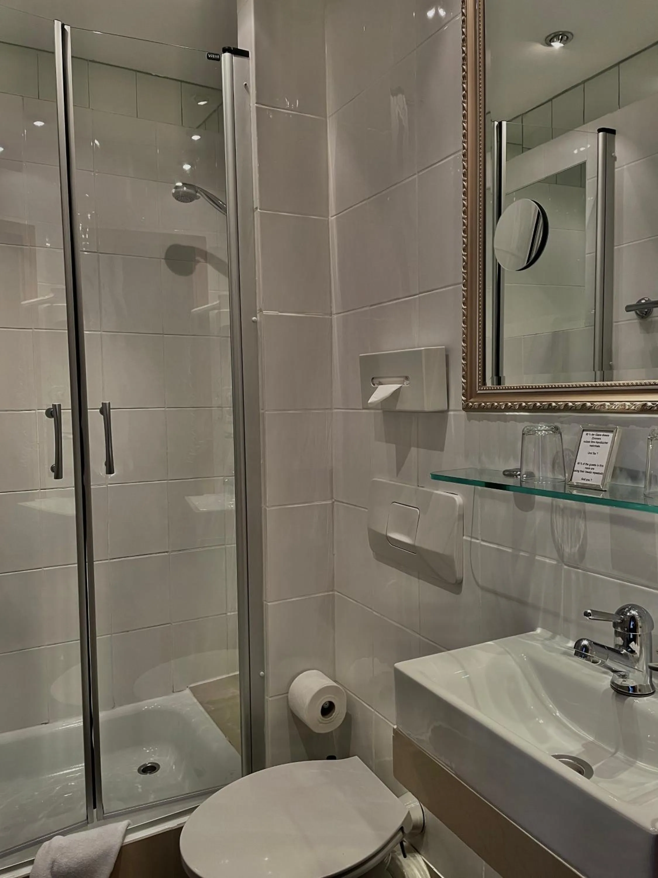 Bathroom in Hotel Am Volksgarten