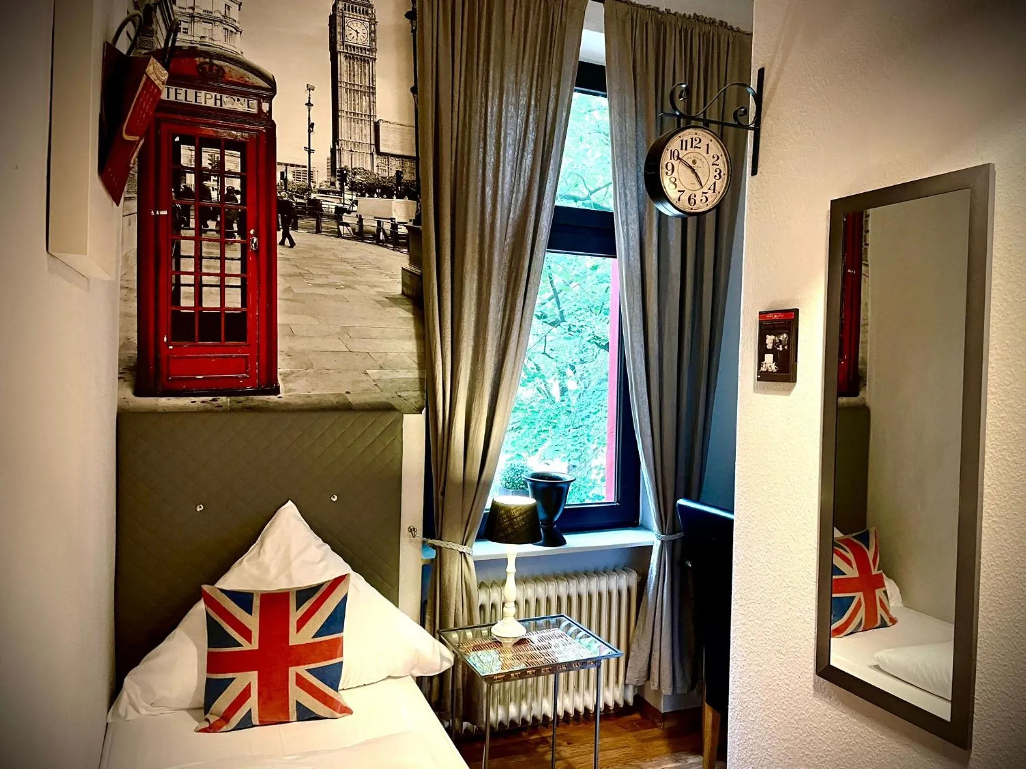 Photo of the whole room, Bed in Hotel Am Volksgarten