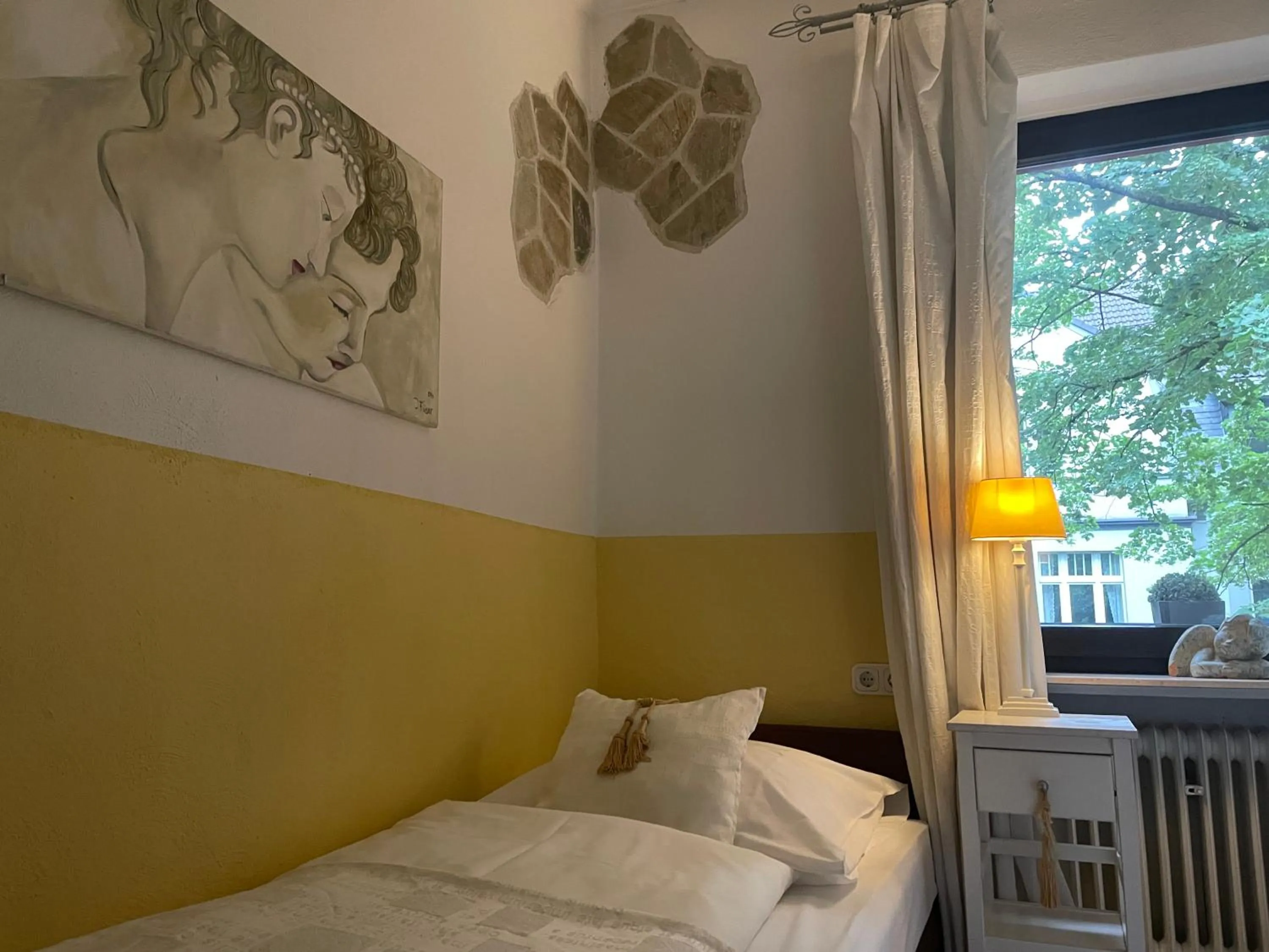 Bed in Hotel Am Volksgarten