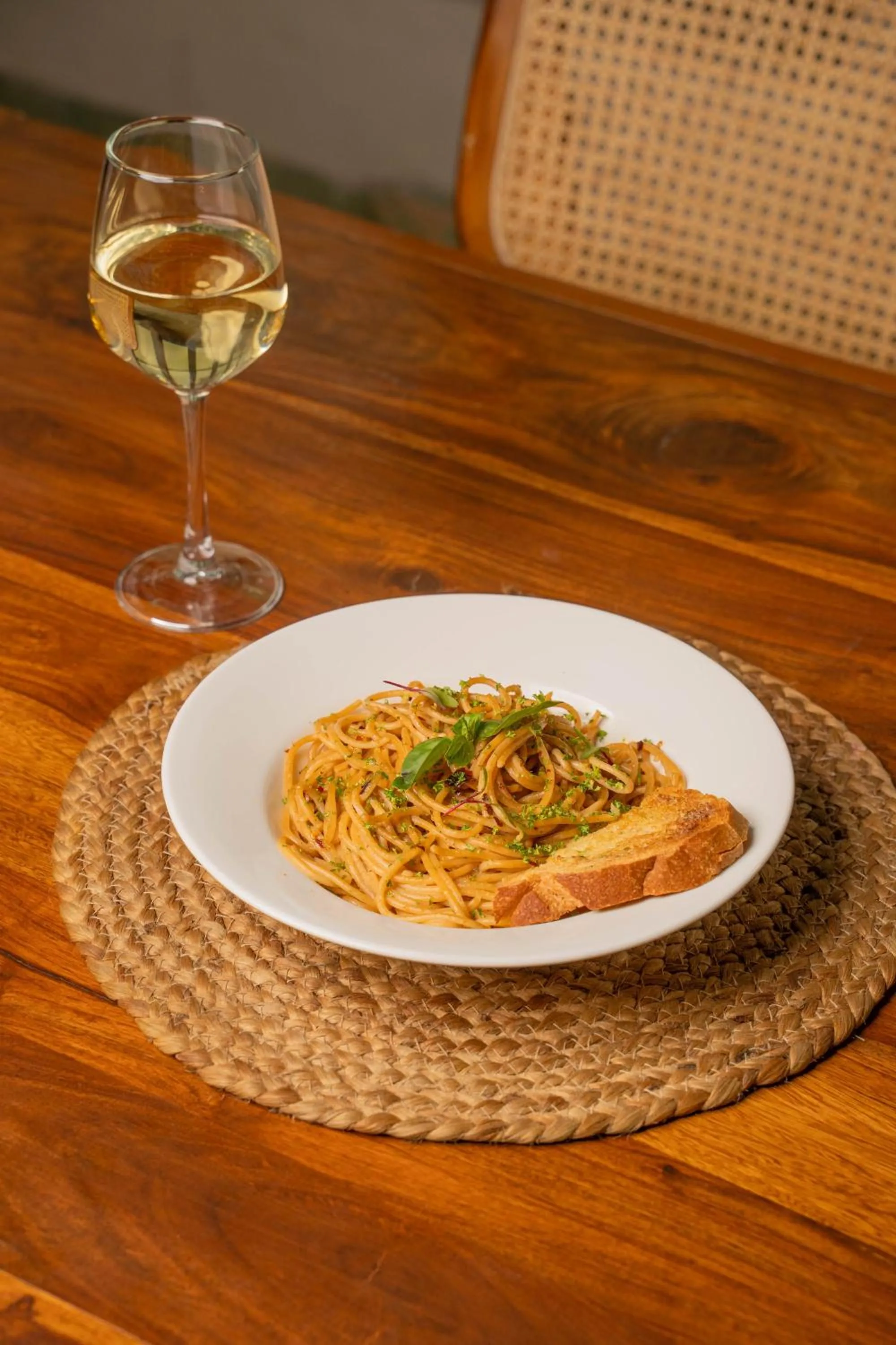 Restaurant/places to eat in Minimalist Poshtel & Suites