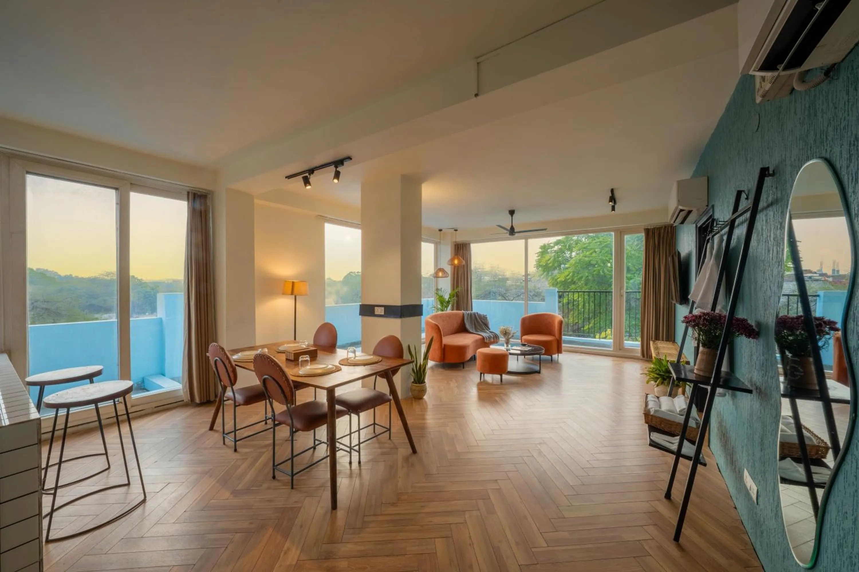 Dining area in Minimalist Poshtel & Suites