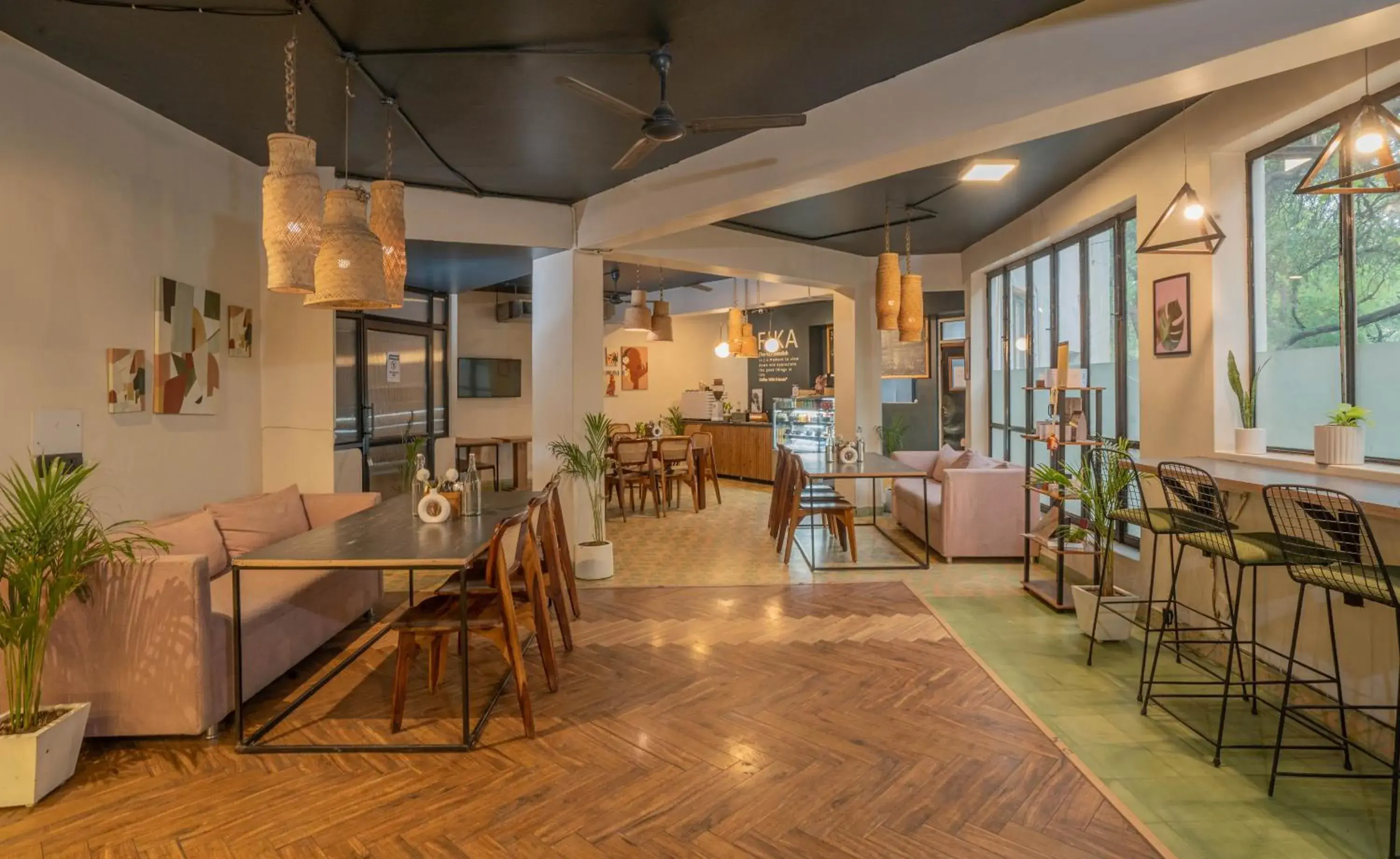 Restaurant/places to eat in Minimalist Poshtel & Suites Restaurant/places to eat in Minimalist Poshtel & Suites