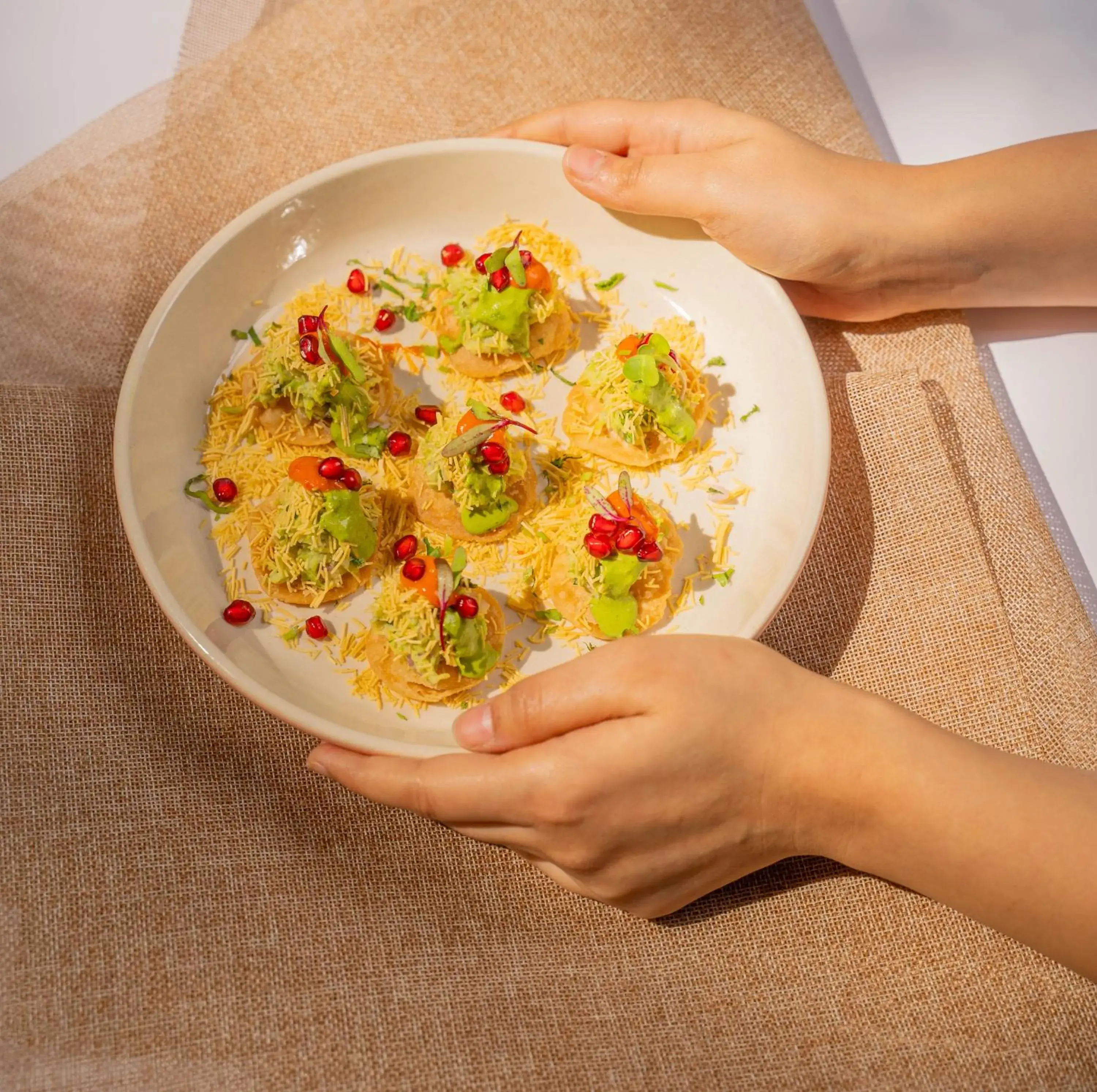 Restaurant/places to eat in Minimalist Poshtel & Suites Restaurant/places to eat in Minimalist Poshtel & Suites