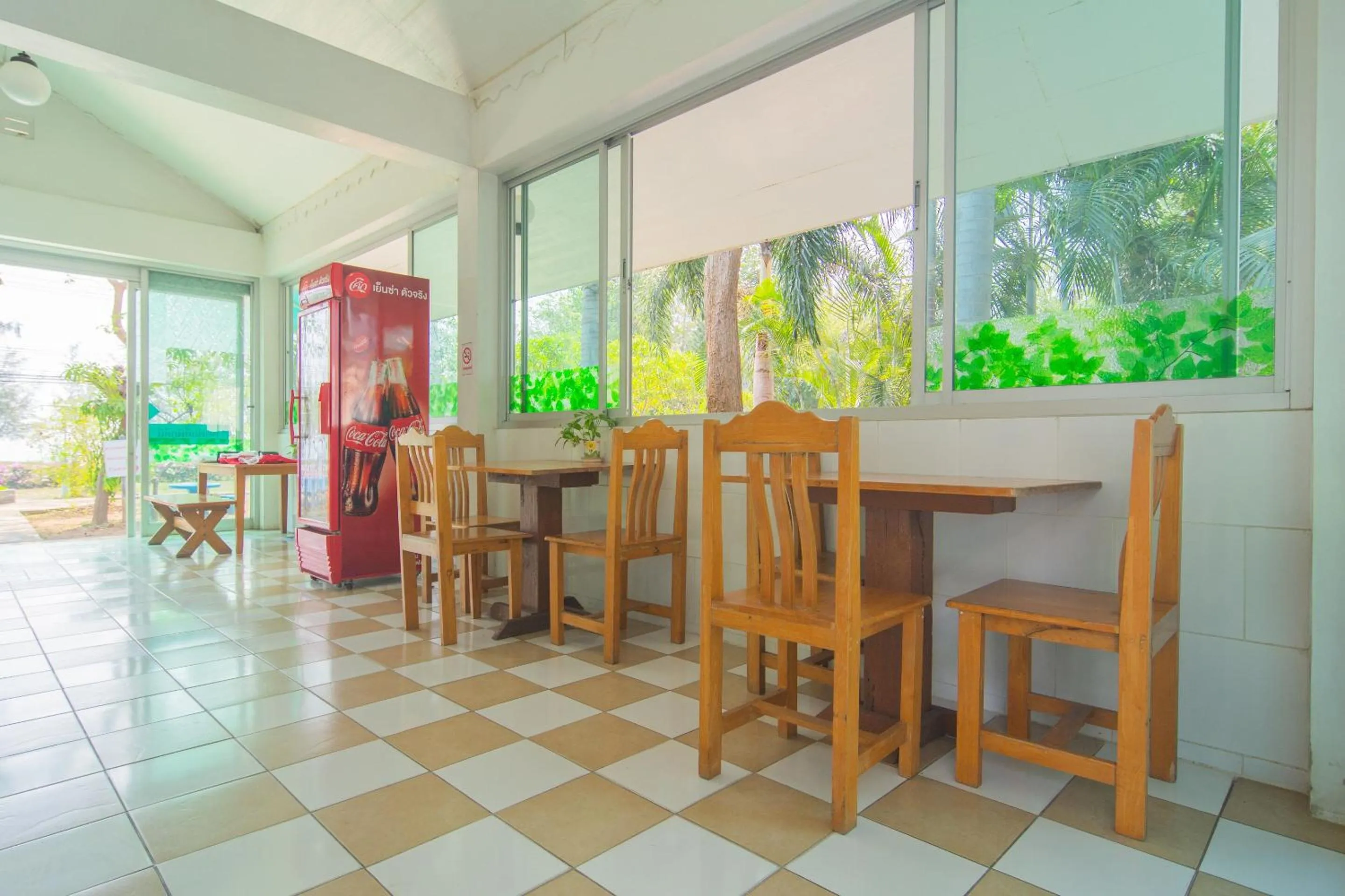 Restaurant/places to eat in Koh Lak Resort