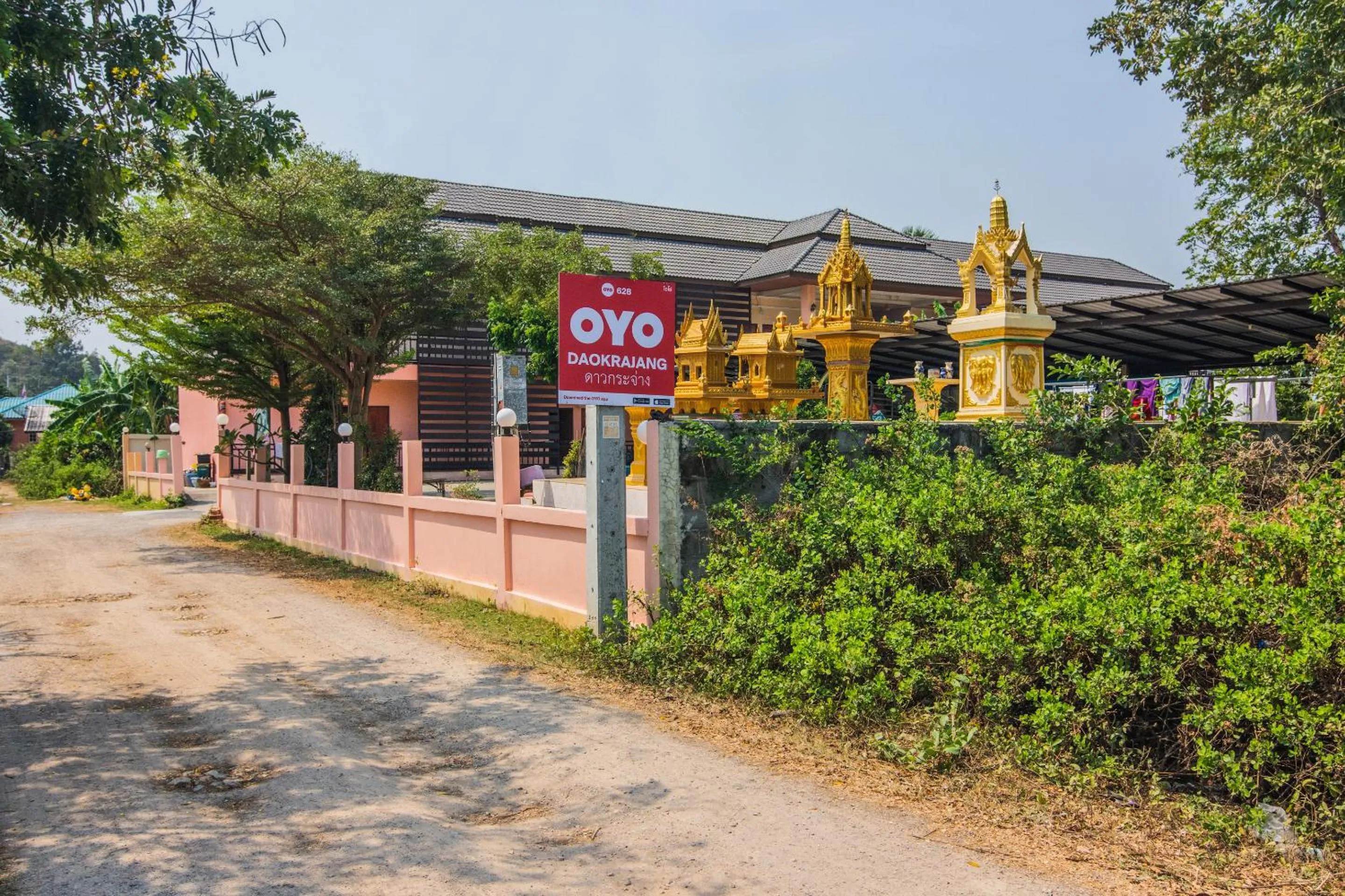 Property building in OYO 628 Dao Krajang