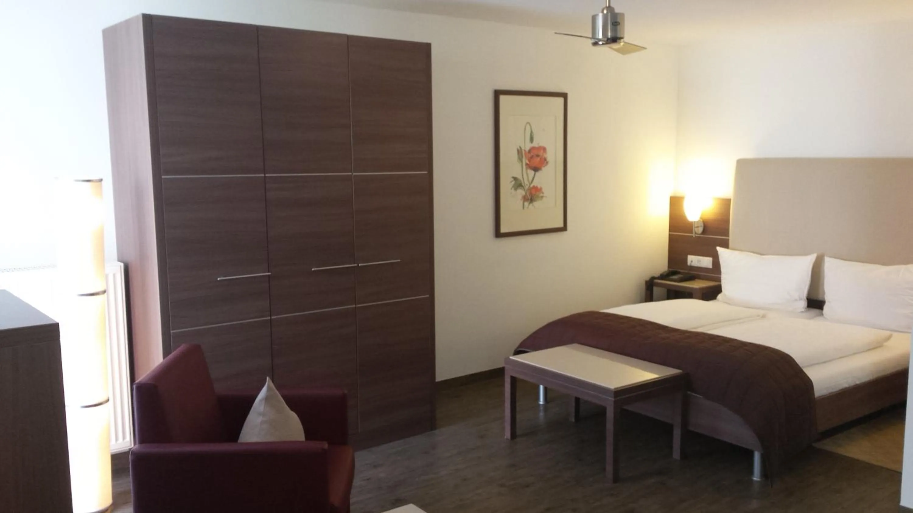 Photo of the whole room, Bed in Hotel-Restaurant Pfälzer Hof