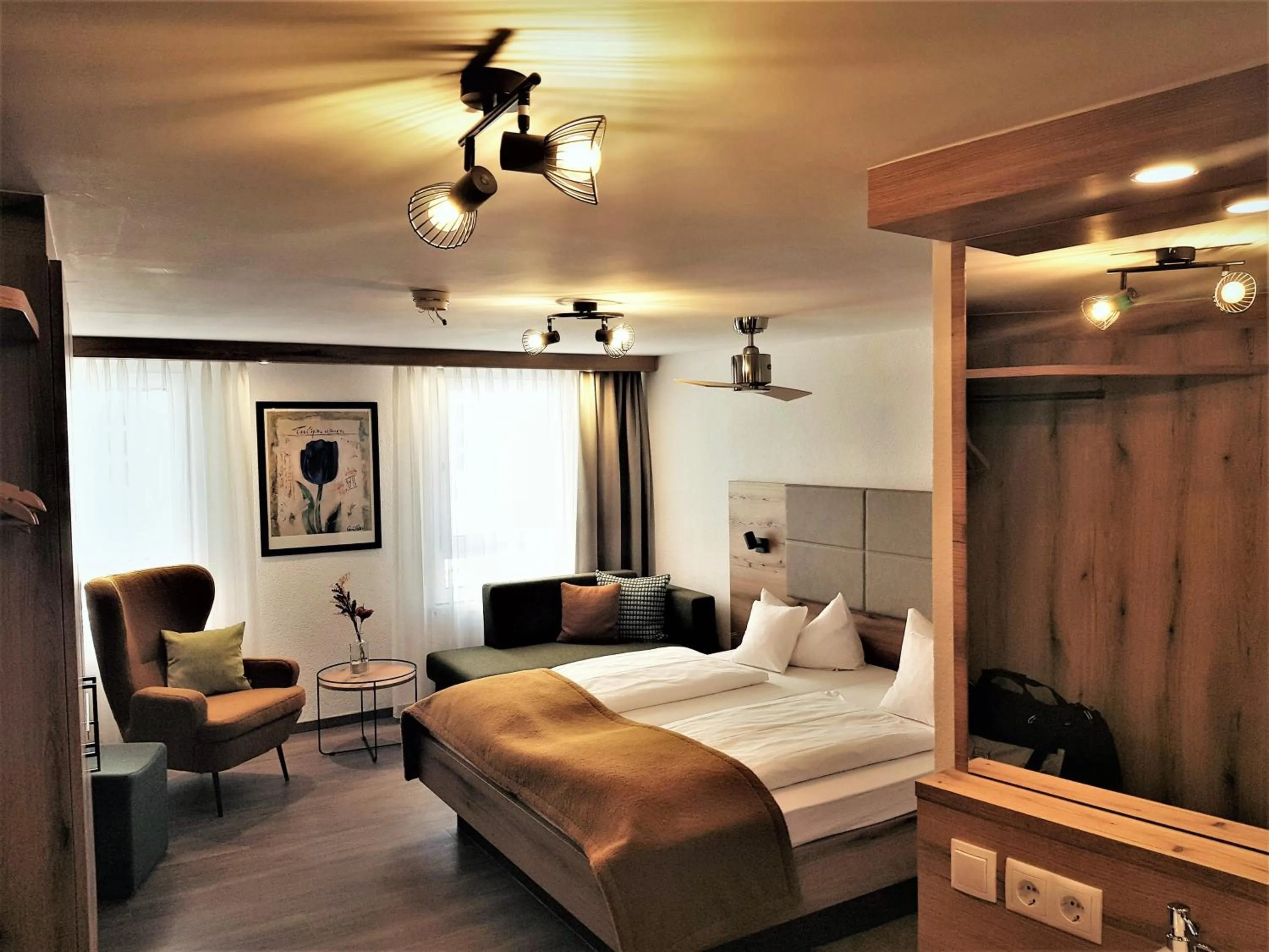 Photo of the whole room, Bed in Hotel-Restaurant Pfälzer Hof