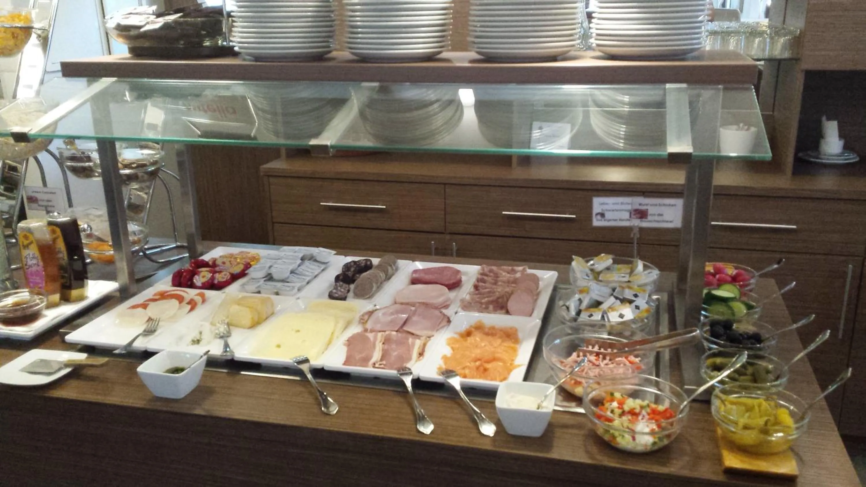 Buffet breakfast in Hotel-Restaurant Pfälzer Hof