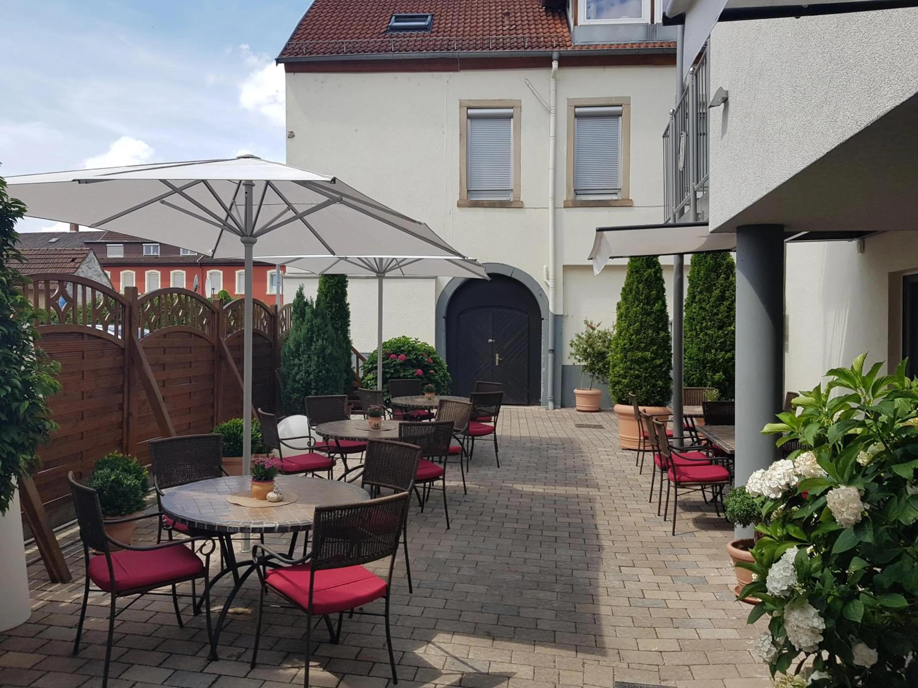 Garden in Hotel-Restaurant Pfälzer Hof