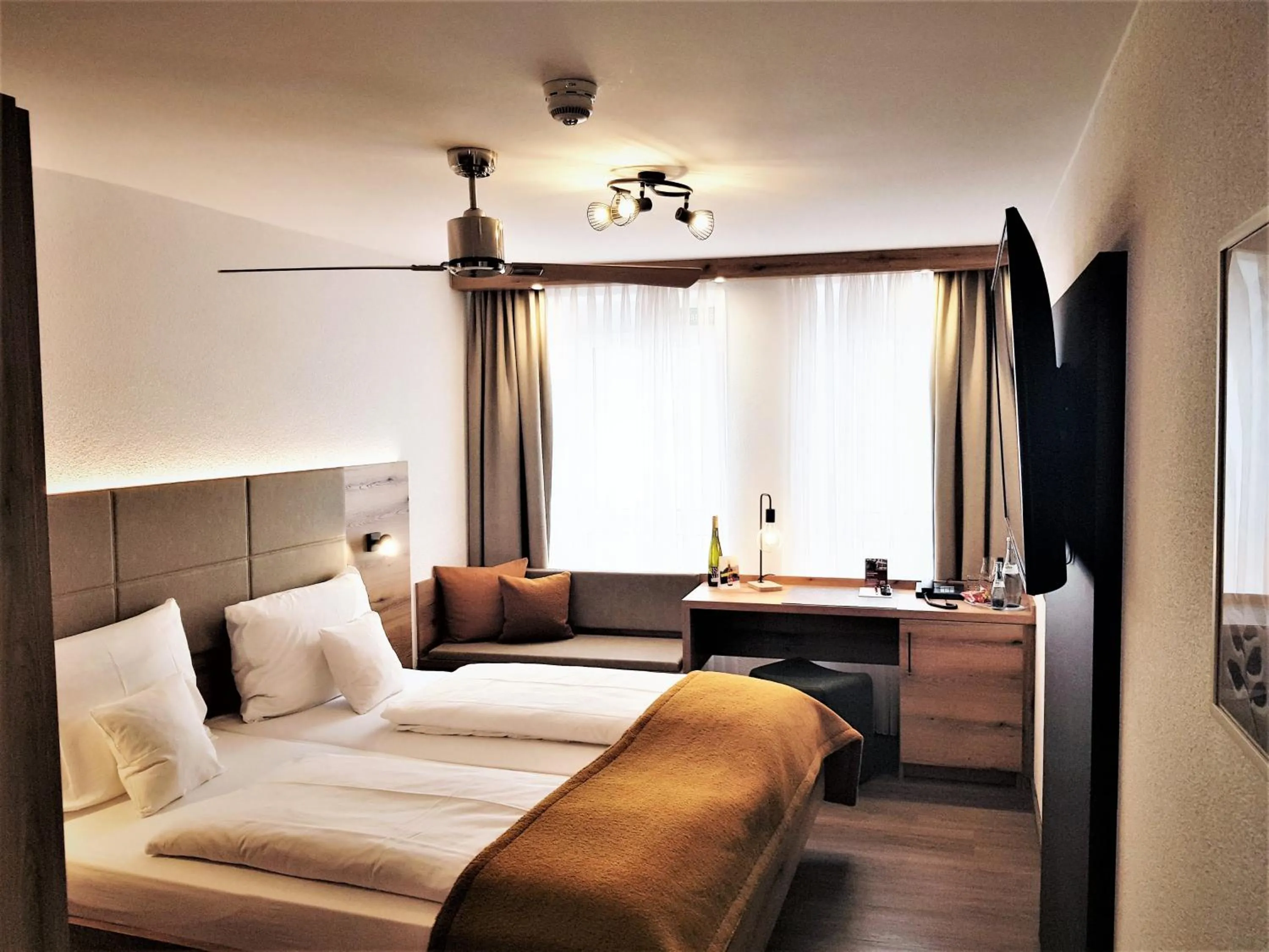 Photo of the whole room, Bed in Hotel-Restaurant Pfälzer Hof