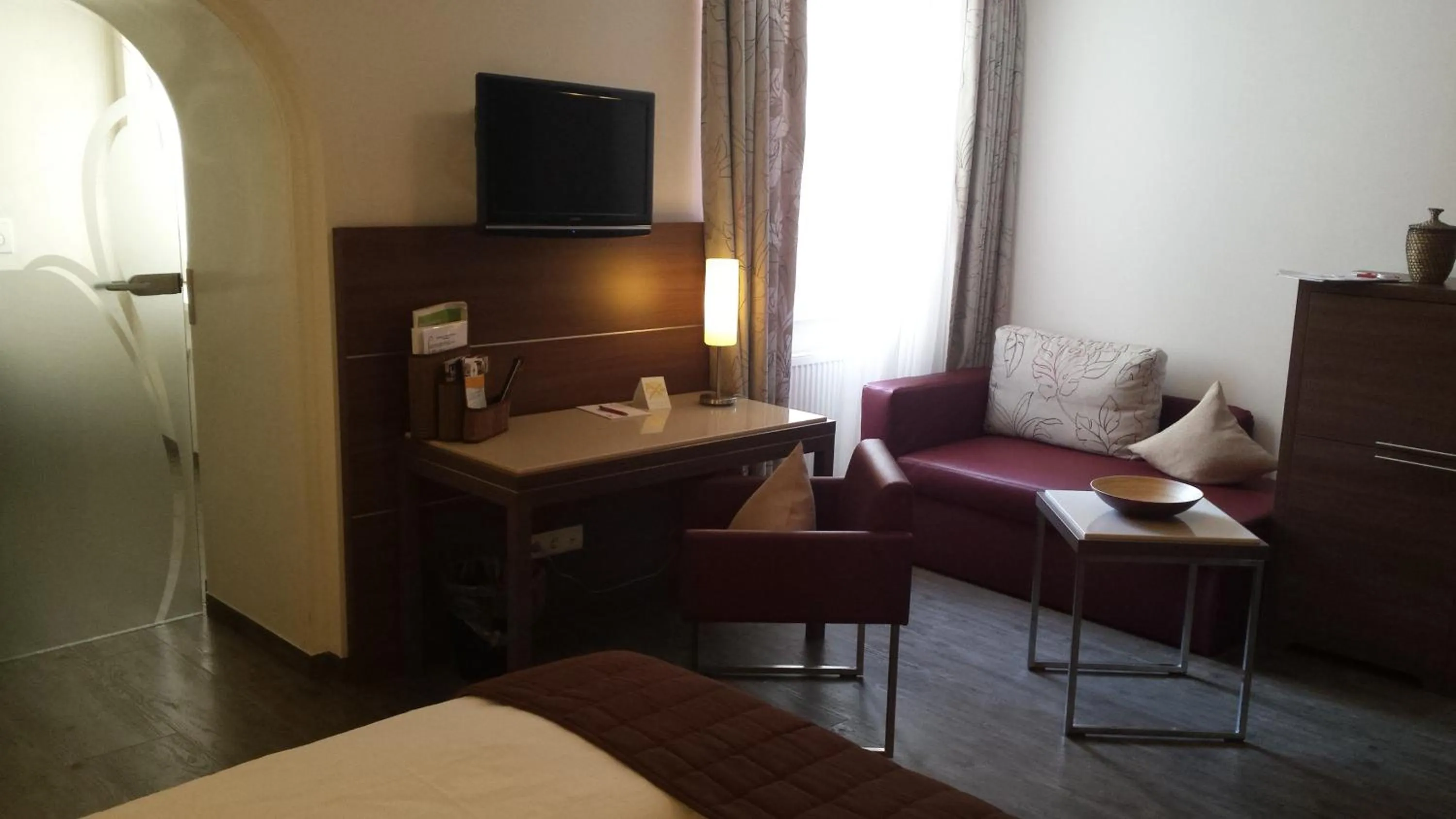 Photo of the whole room, Bed in Hotel-Restaurant Pfälzer Hof