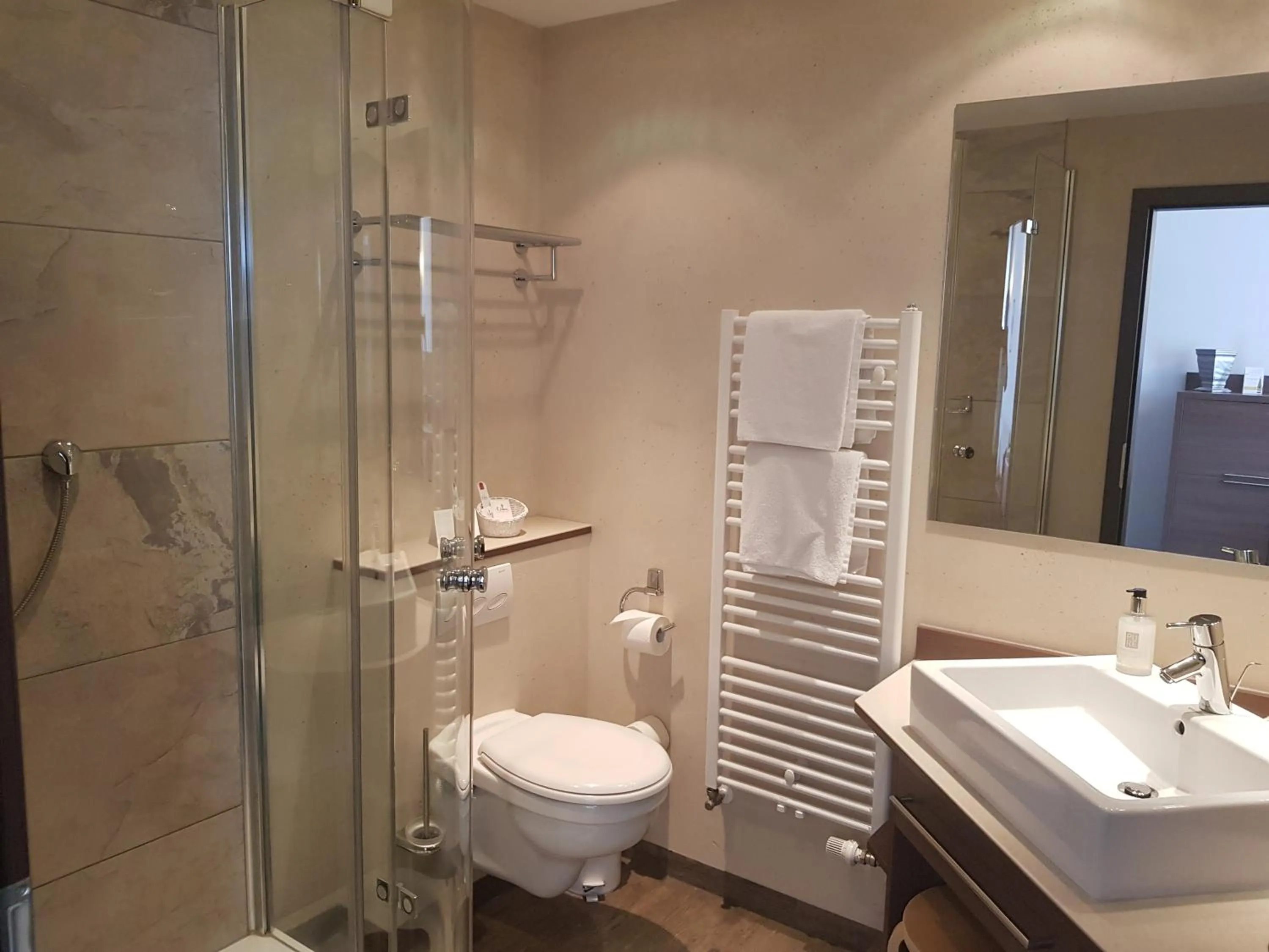 Bathroom in Hotel-Restaurant Pfälzer Hof