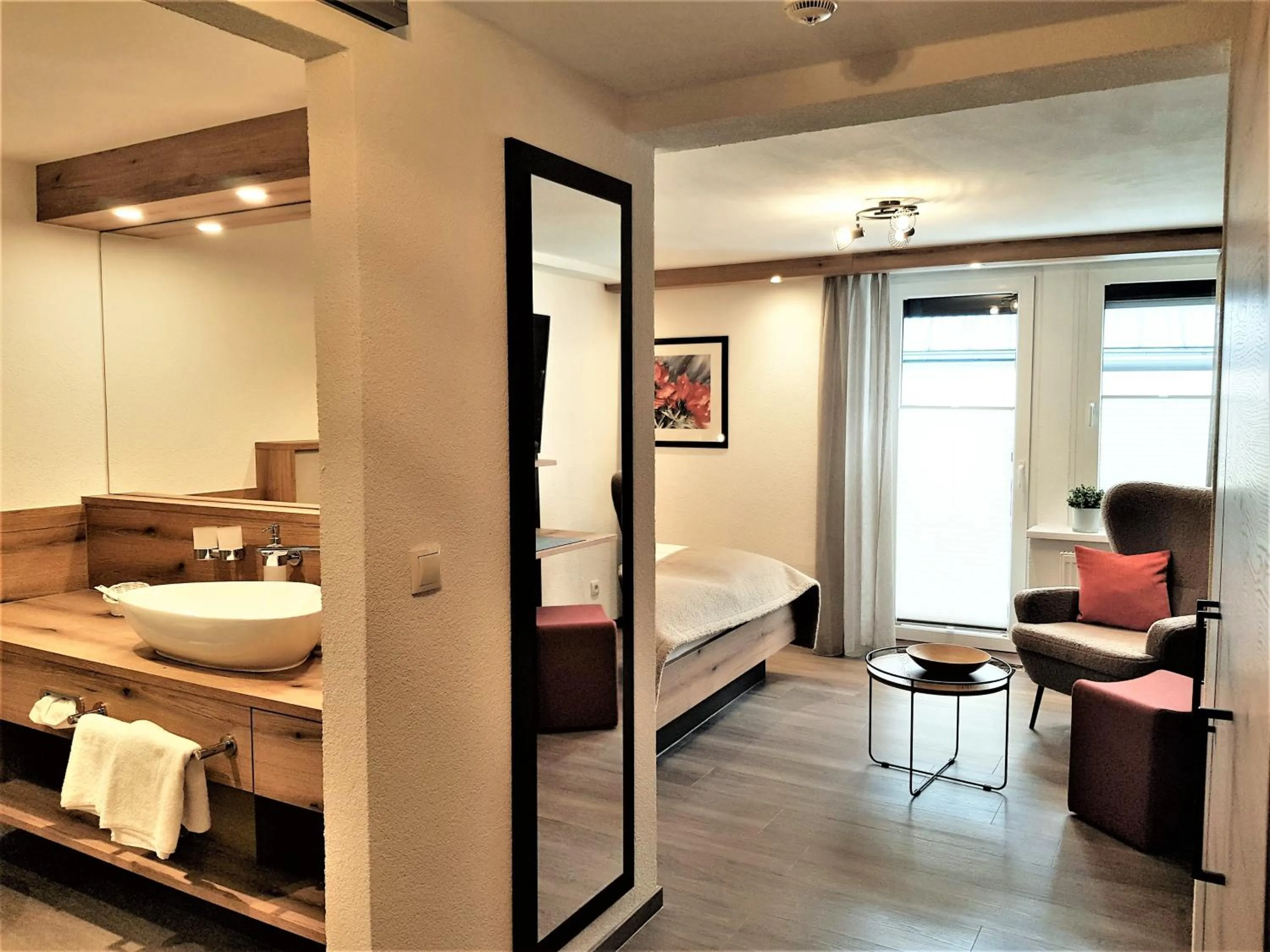 Photo of the whole room, Bed in Hotel-Restaurant Pfälzer Hof