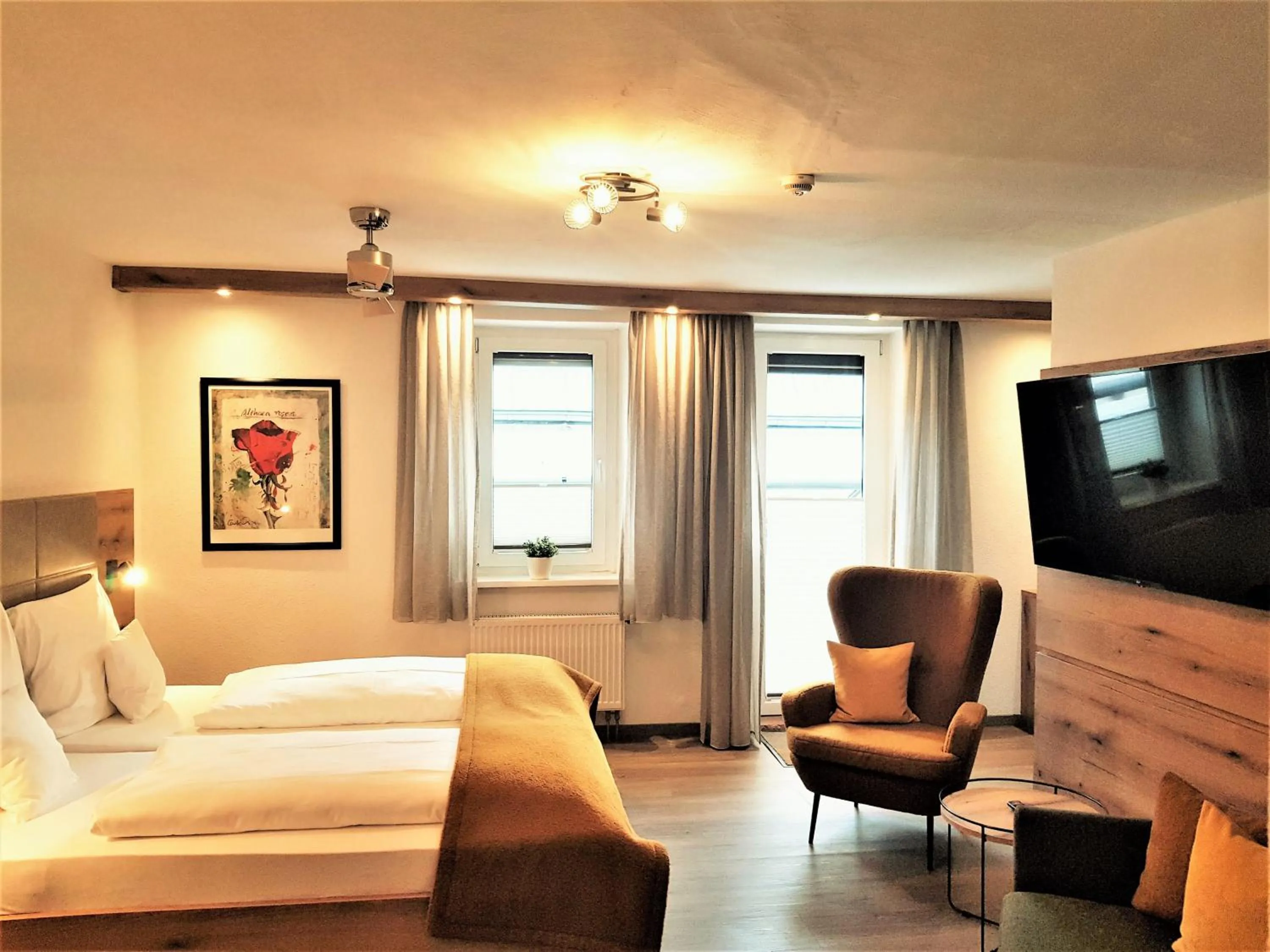 Photo of the whole room, Bed in Hotel-Restaurant Pfälzer Hof