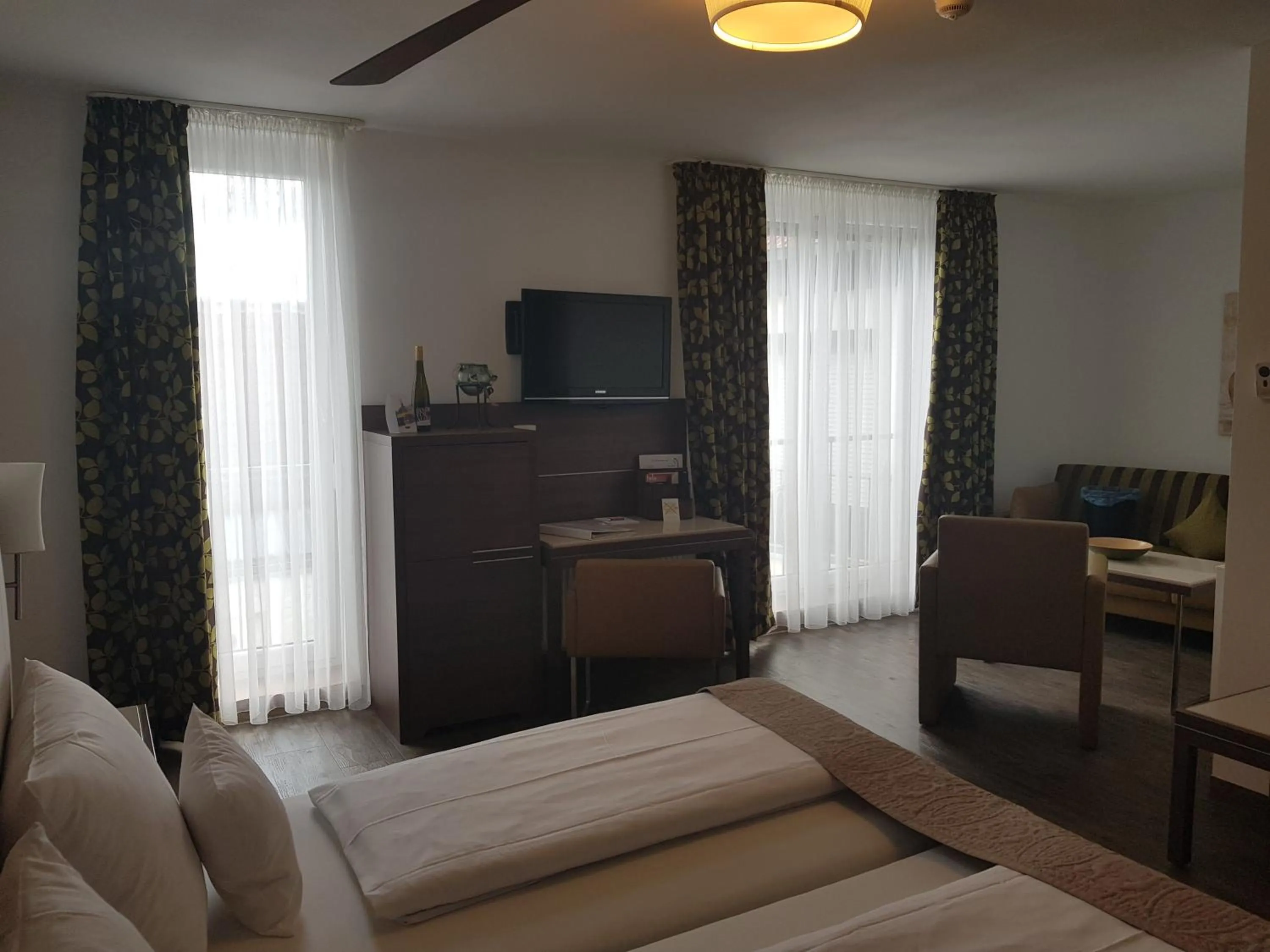 Bedroom, Bed in Hotel-Restaurant Pfälzer Hof