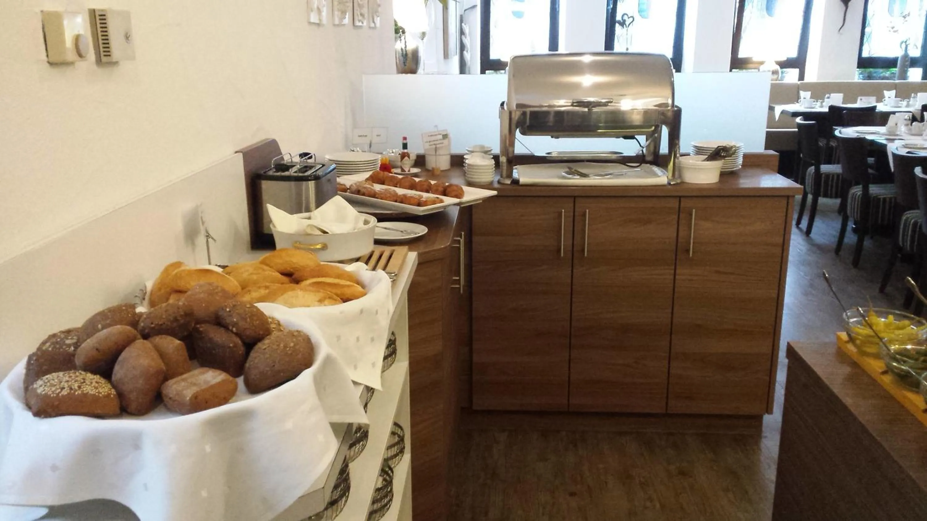 Buffet breakfast in Hotel-Restaurant Pfälzer Hof