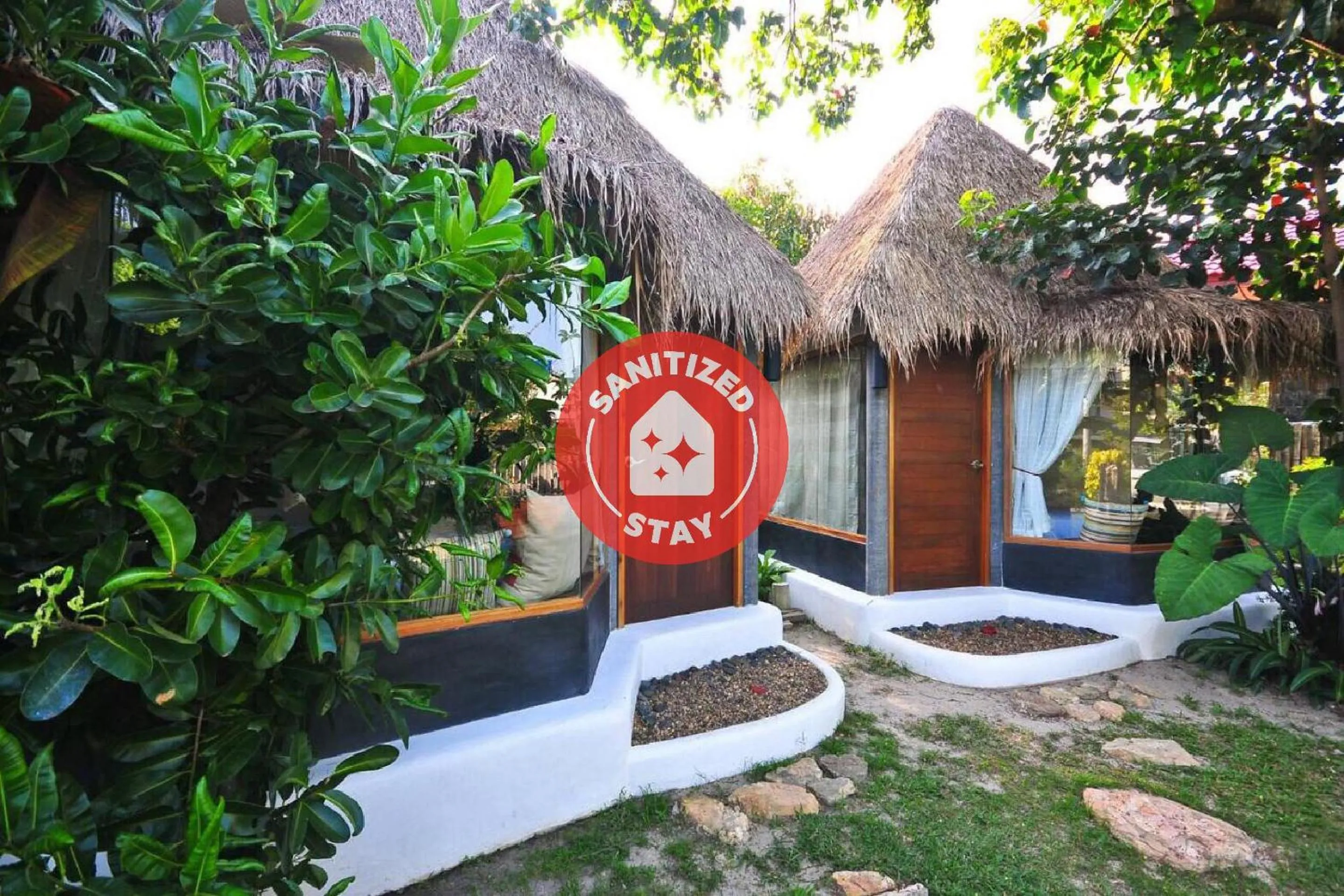 Facade/entrance in Cafe'@luv22