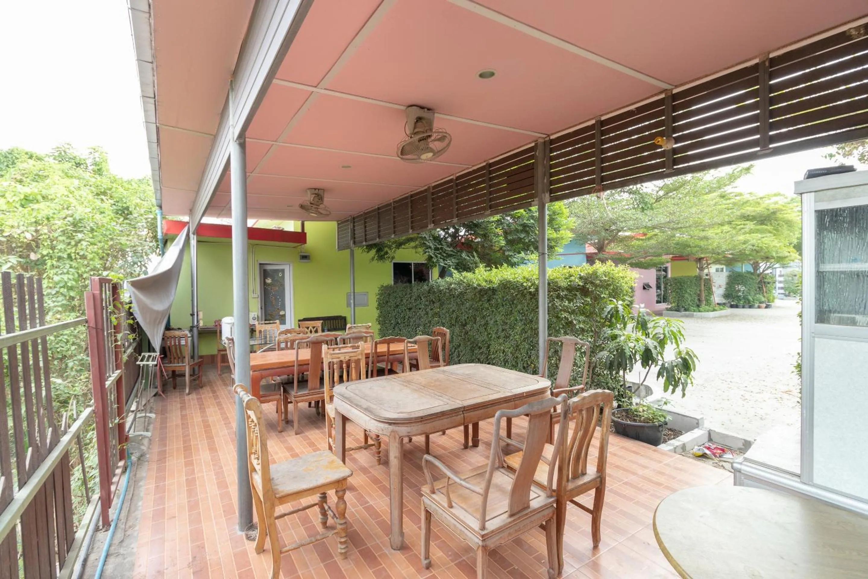Dining area in OYO 644 Pong Pai House