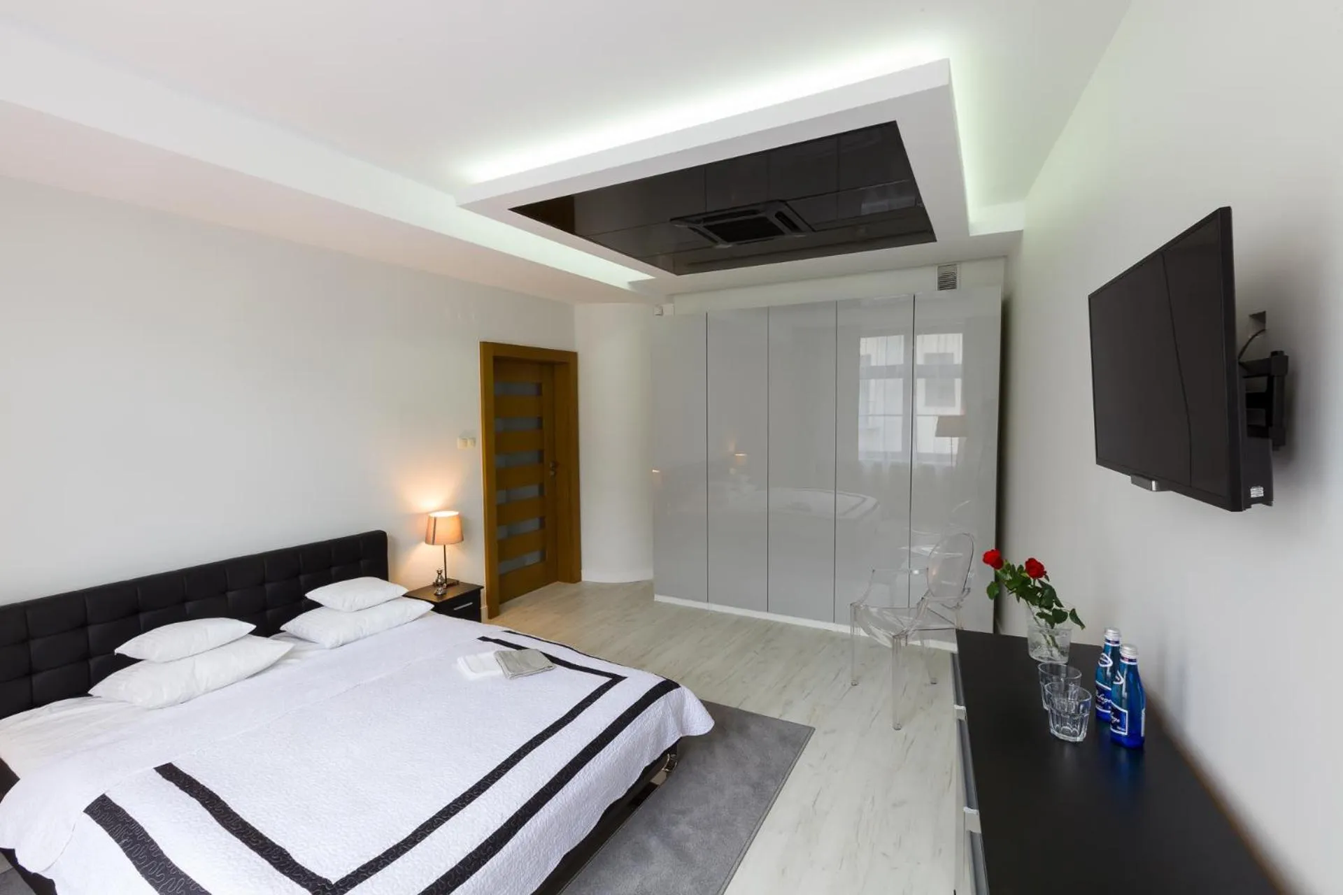 Bed in Prestige Apartamenty VINCI Centrum