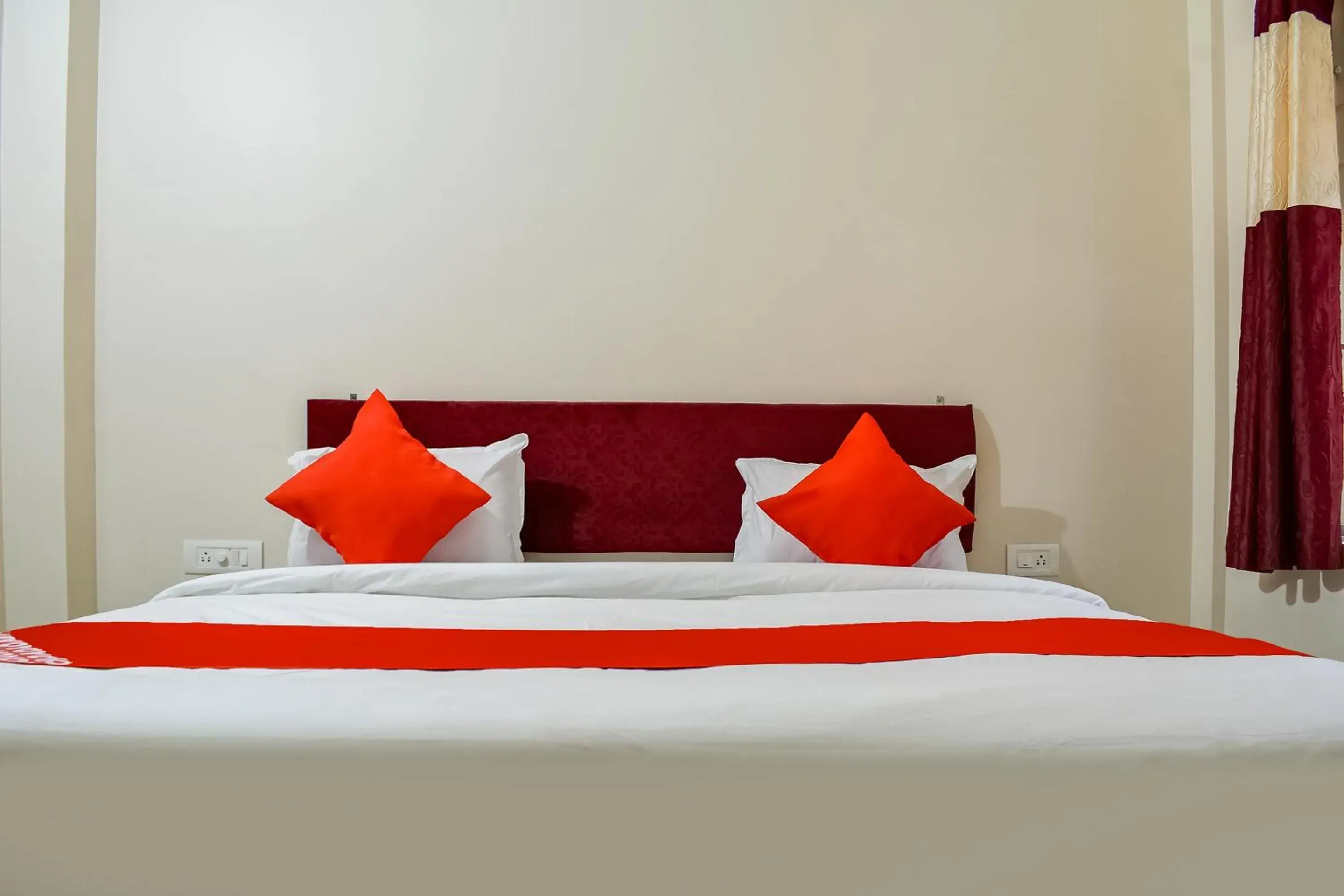 Facade/entrance, Bed in Super Hotel O Shiv Sai Palace Facade/entrance, Bed in Super Hotel O Shiv Sai Palace