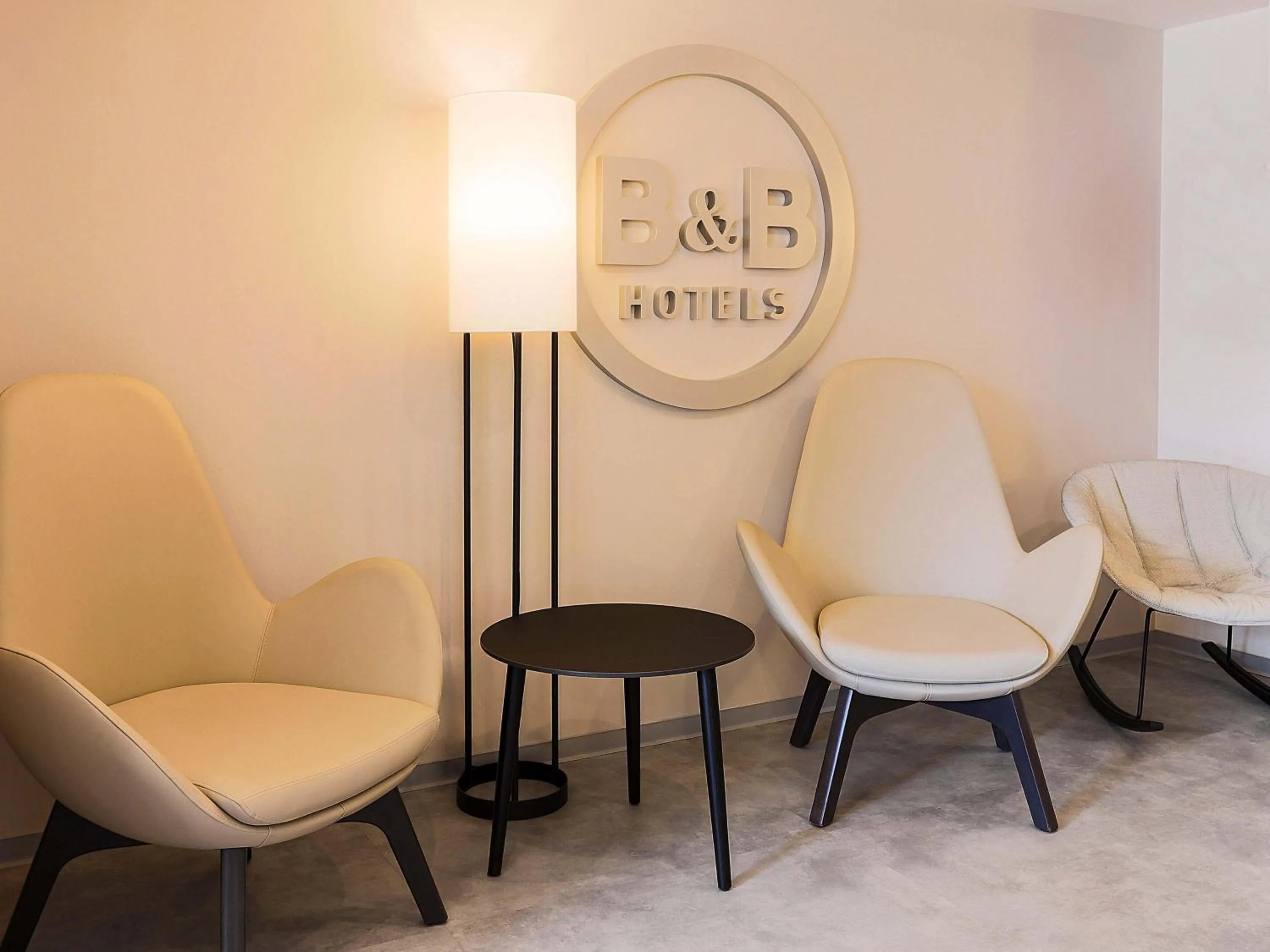Lobby or reception in B&B Hotel Mannheim-Friedrichsfeld