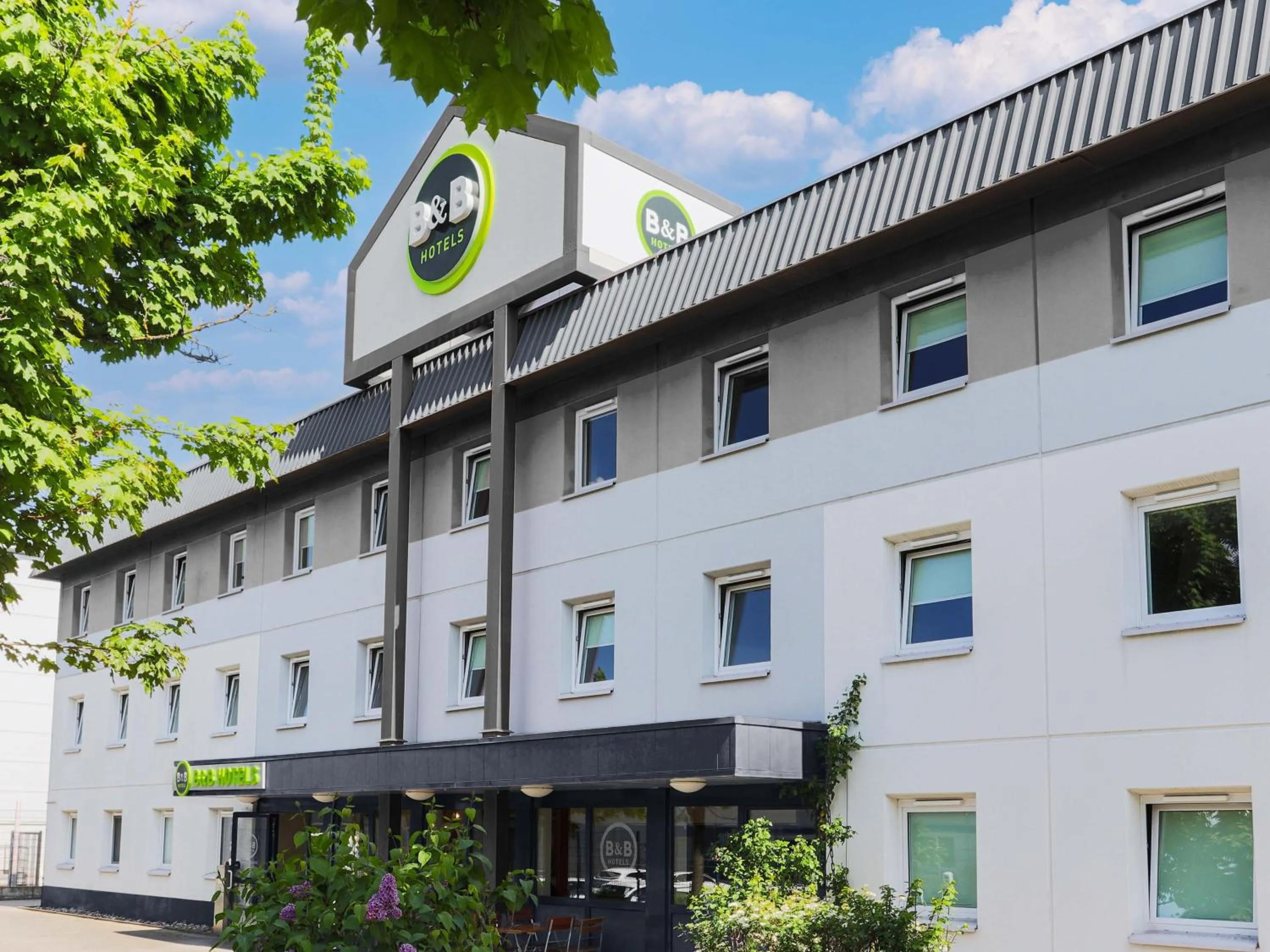 Property building in B&B Hotel Mannheim-Friedrichsfeld