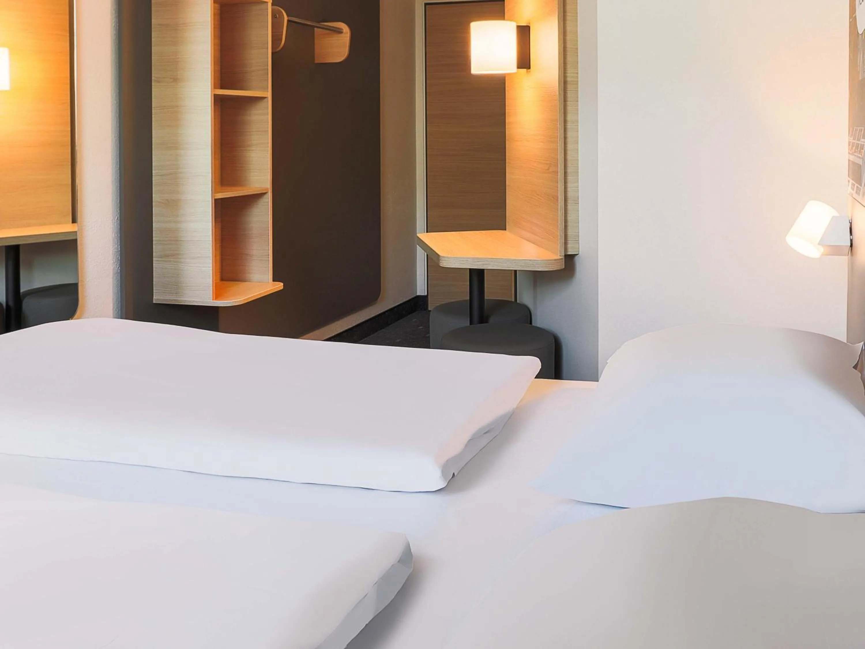 Photo of the whole room, Bed in B&B Hotel Mannheim-Friedrichsfeld