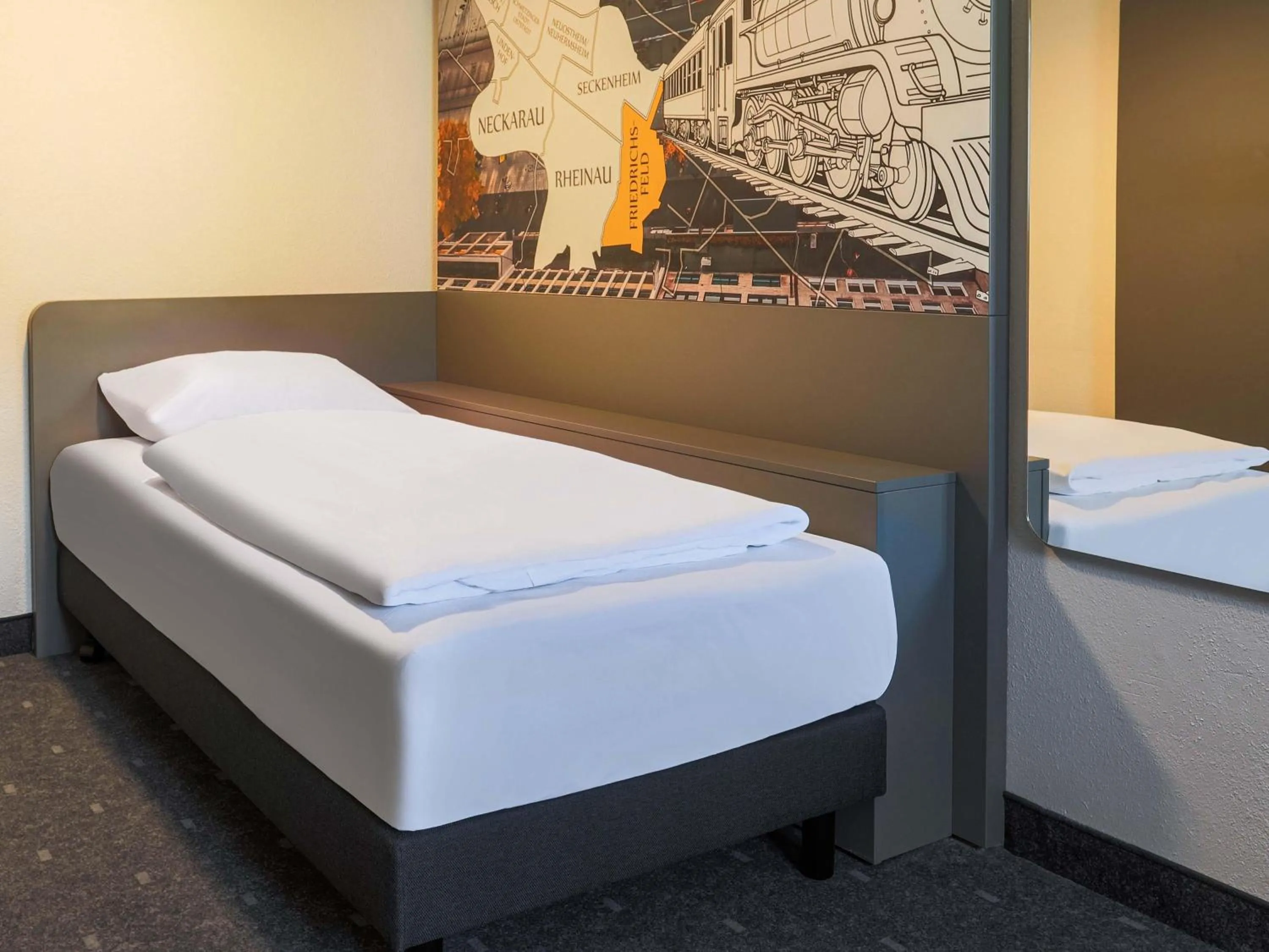 Photo of the whole room, Bed in B&B Hotel Mannheim-Friedrichsfeld