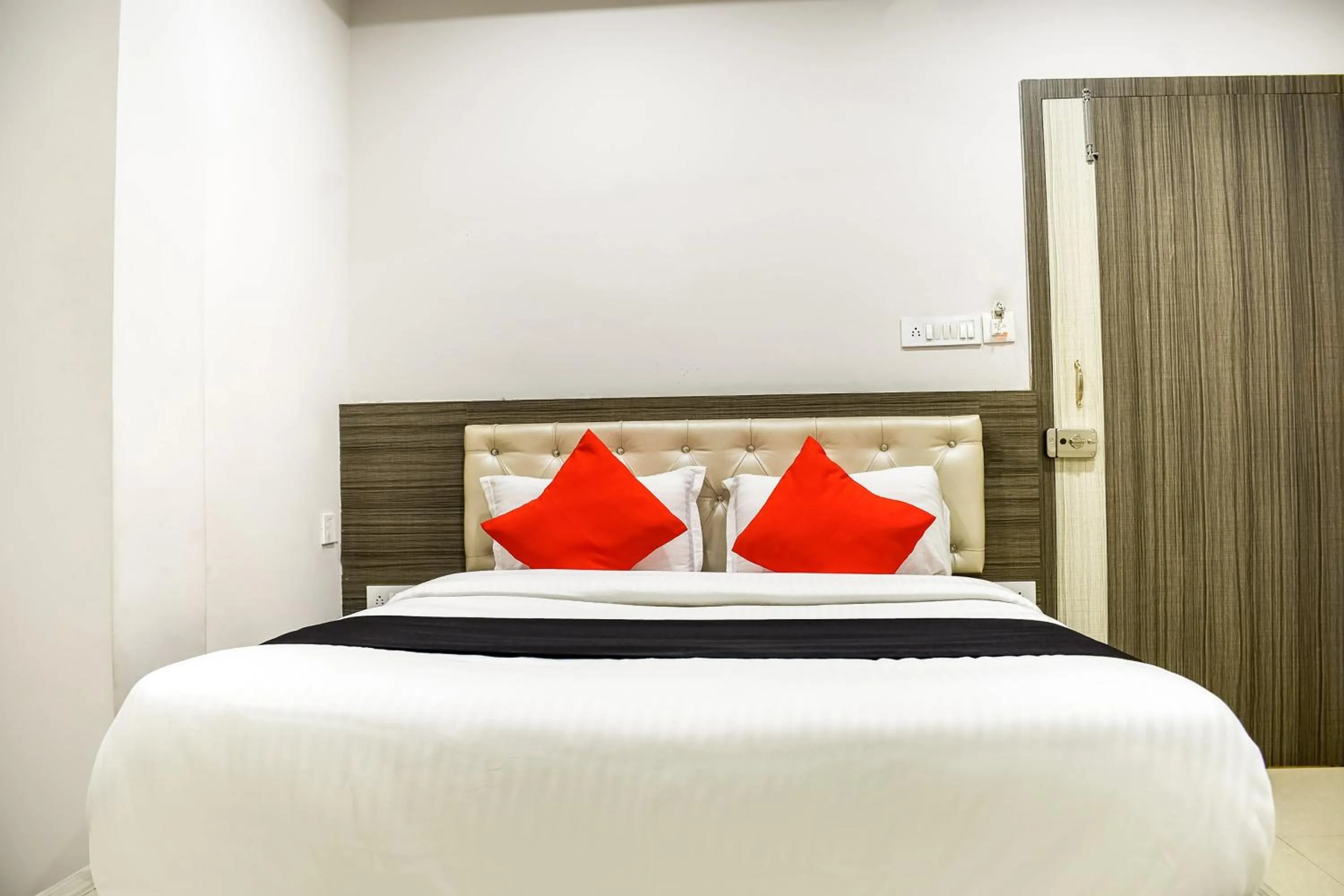 Bedroom, Bed in Capital O Jai Adisson